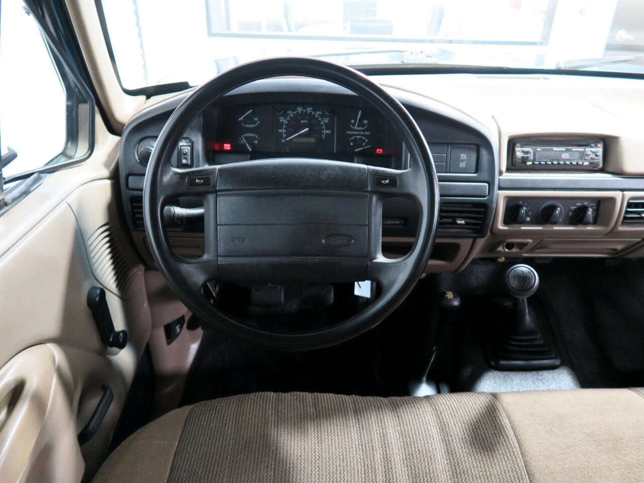 Ford-Bronco-1996-SUV-33