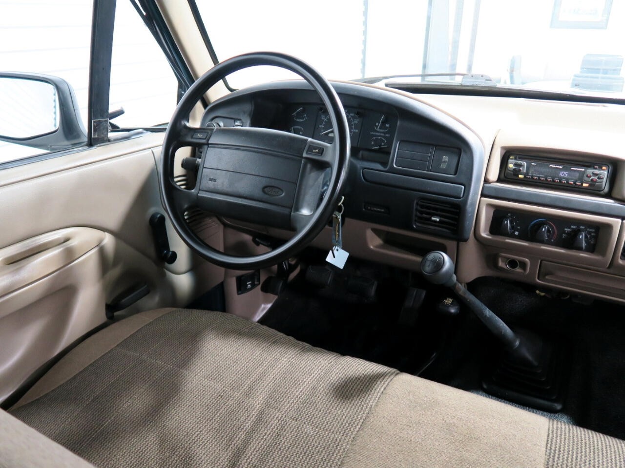 Ford-Bronco-1996-SUV-35