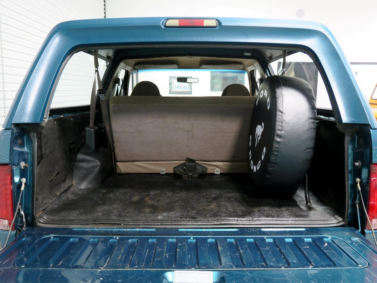Ford-Bronco-1996-SUV-37