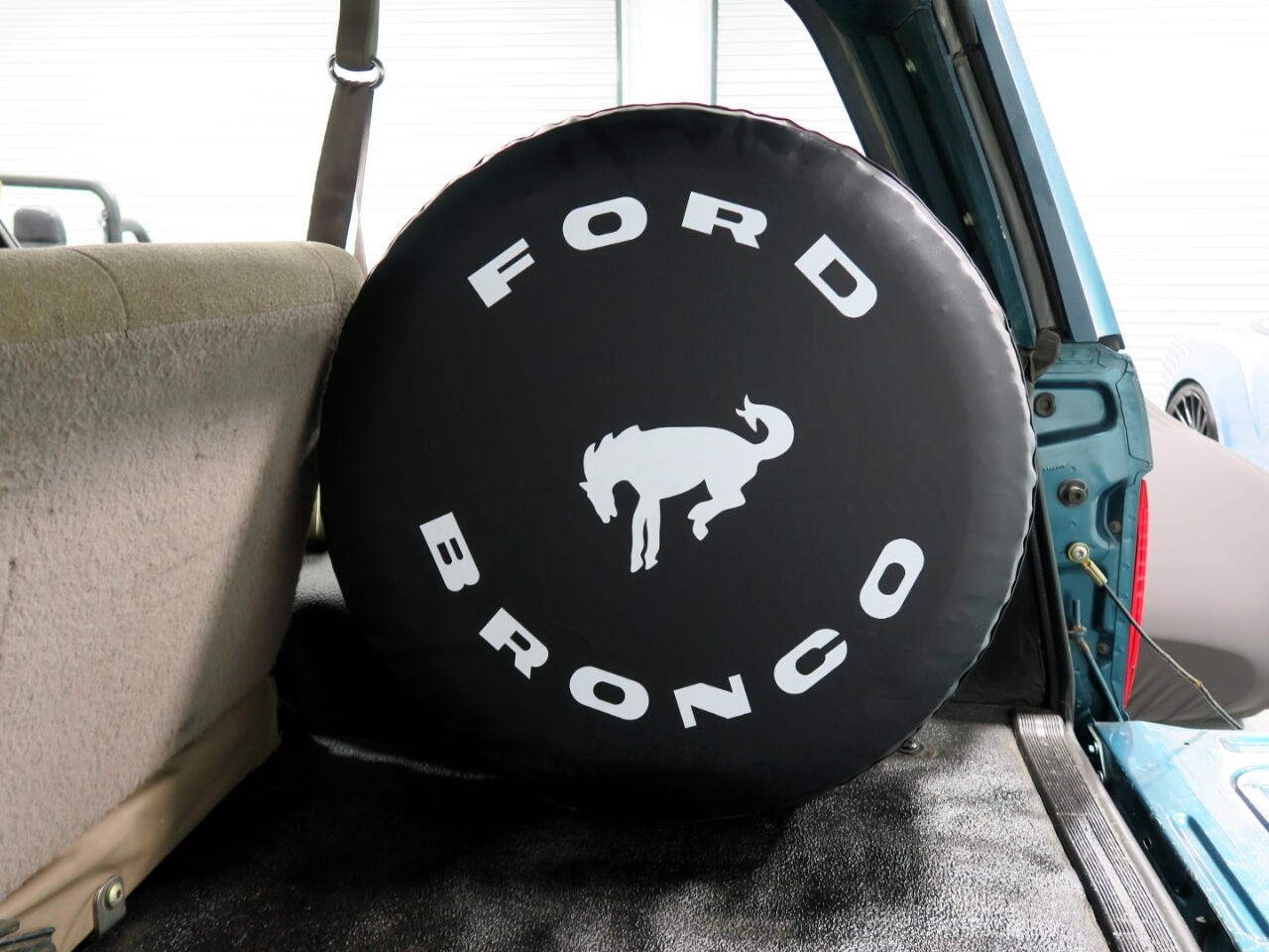 Ford-Bronco-1996-SUV-38