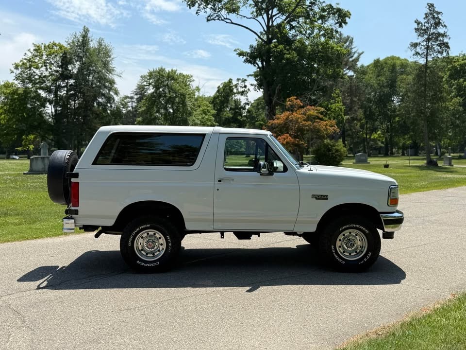 Ford-Bronco-1996-SUV-4