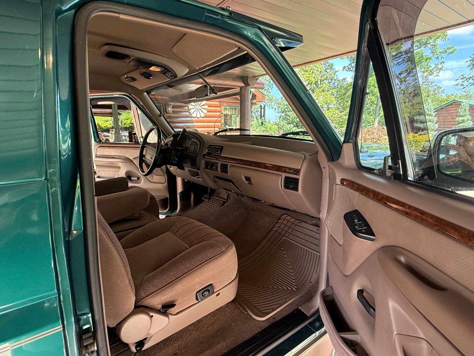 Ford-Bronco-1996-SUV-9