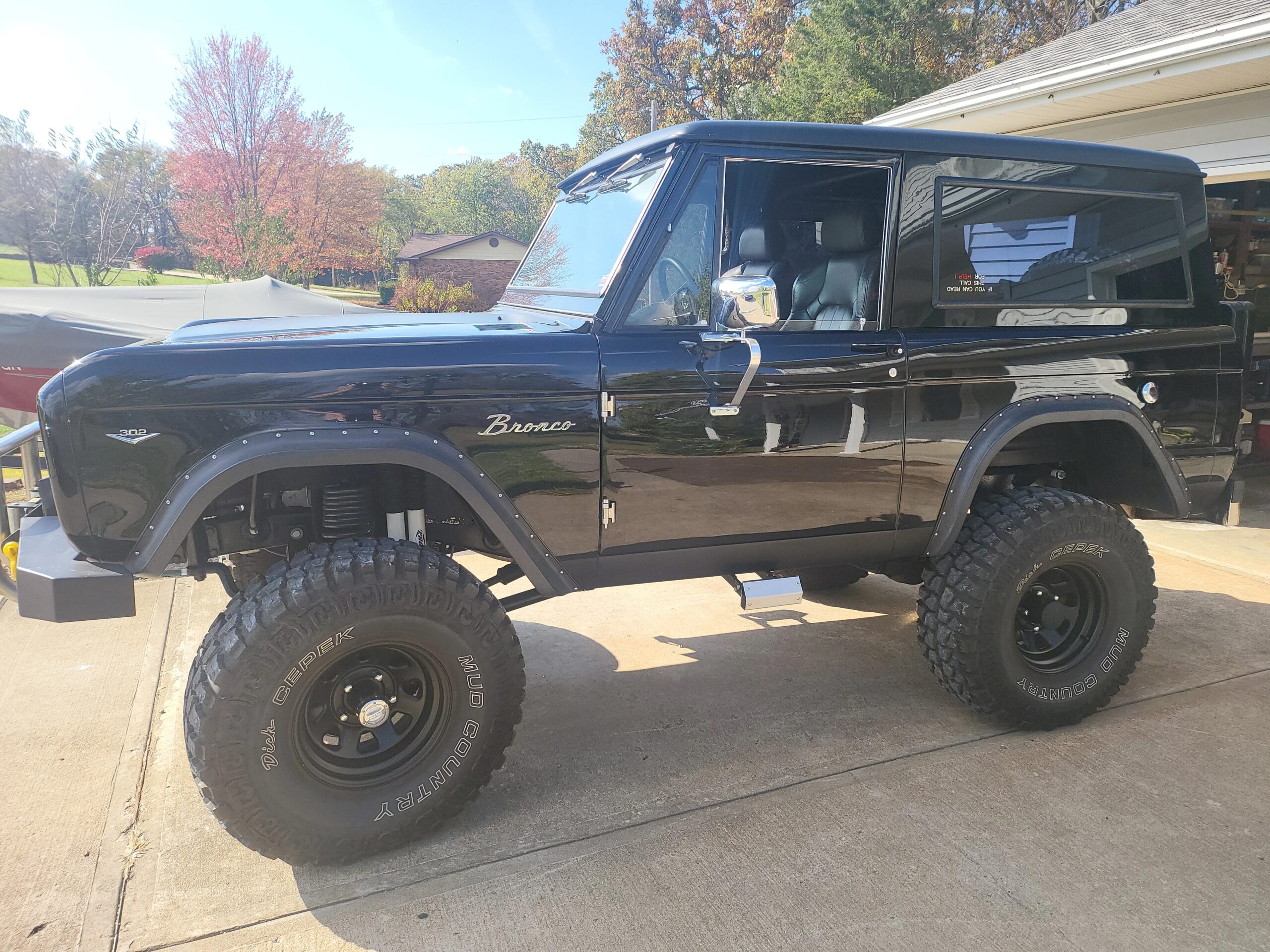 Ford-Bronco-2-door-1966-Black-Black
