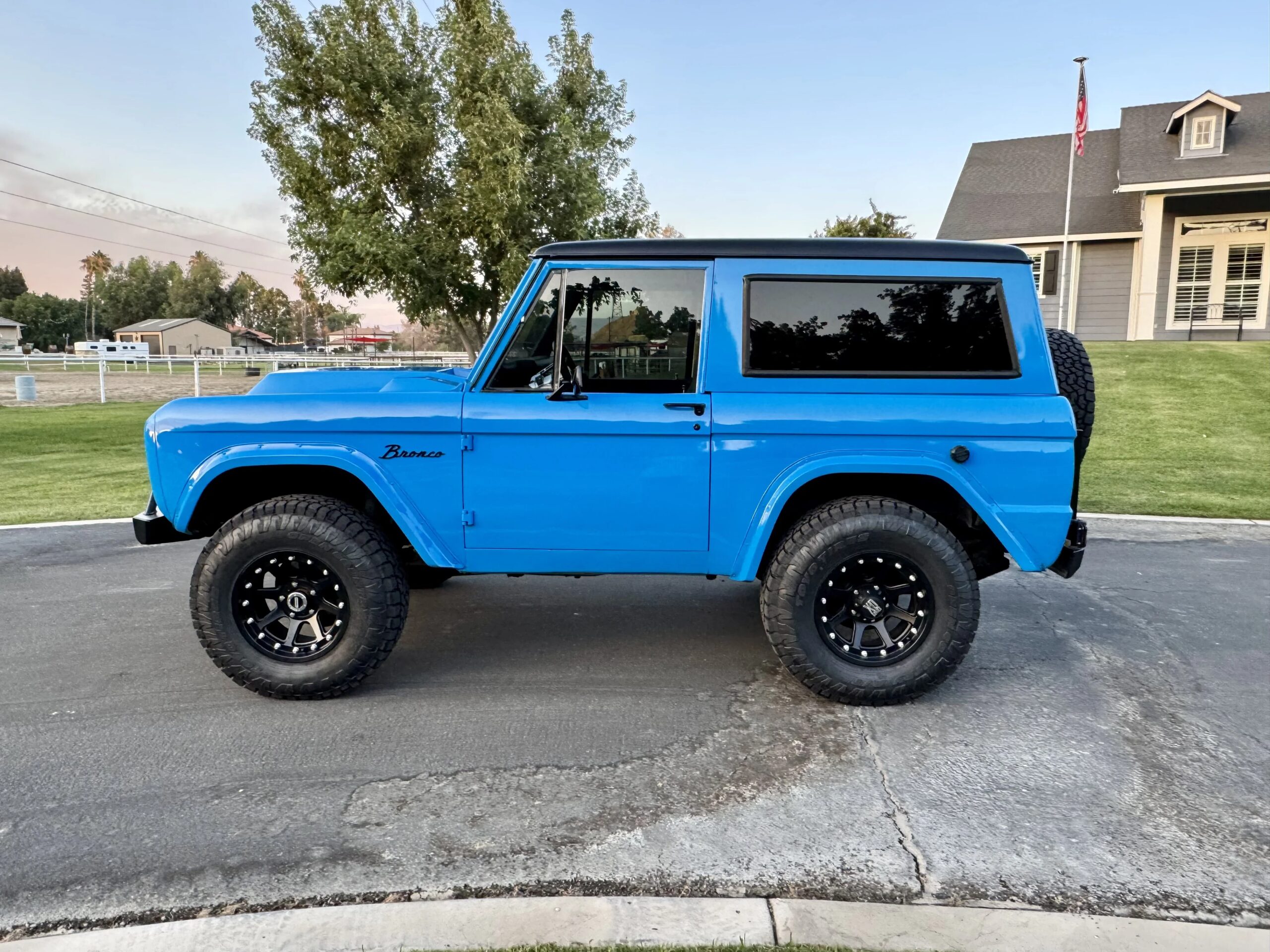 Ford-Bronco-2-door-1966-Blue-Black-4
