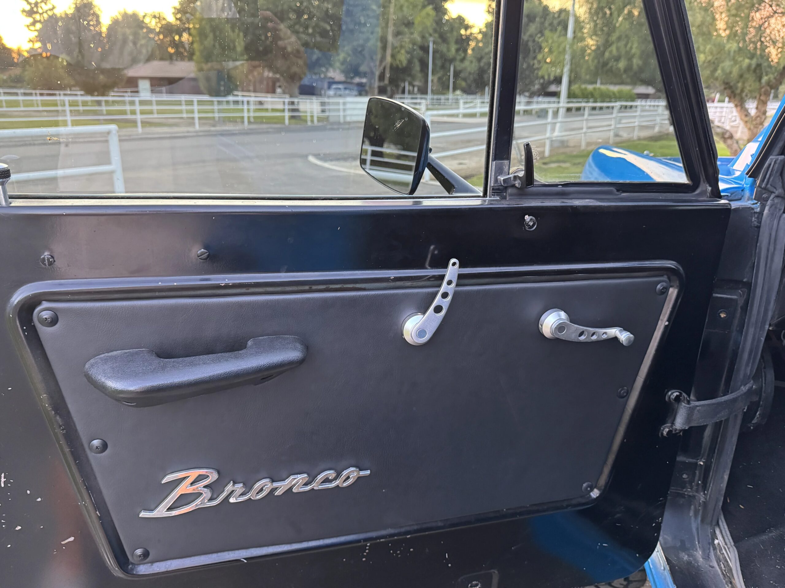 Ford-Bronco-2-door-1966-Blue-Black