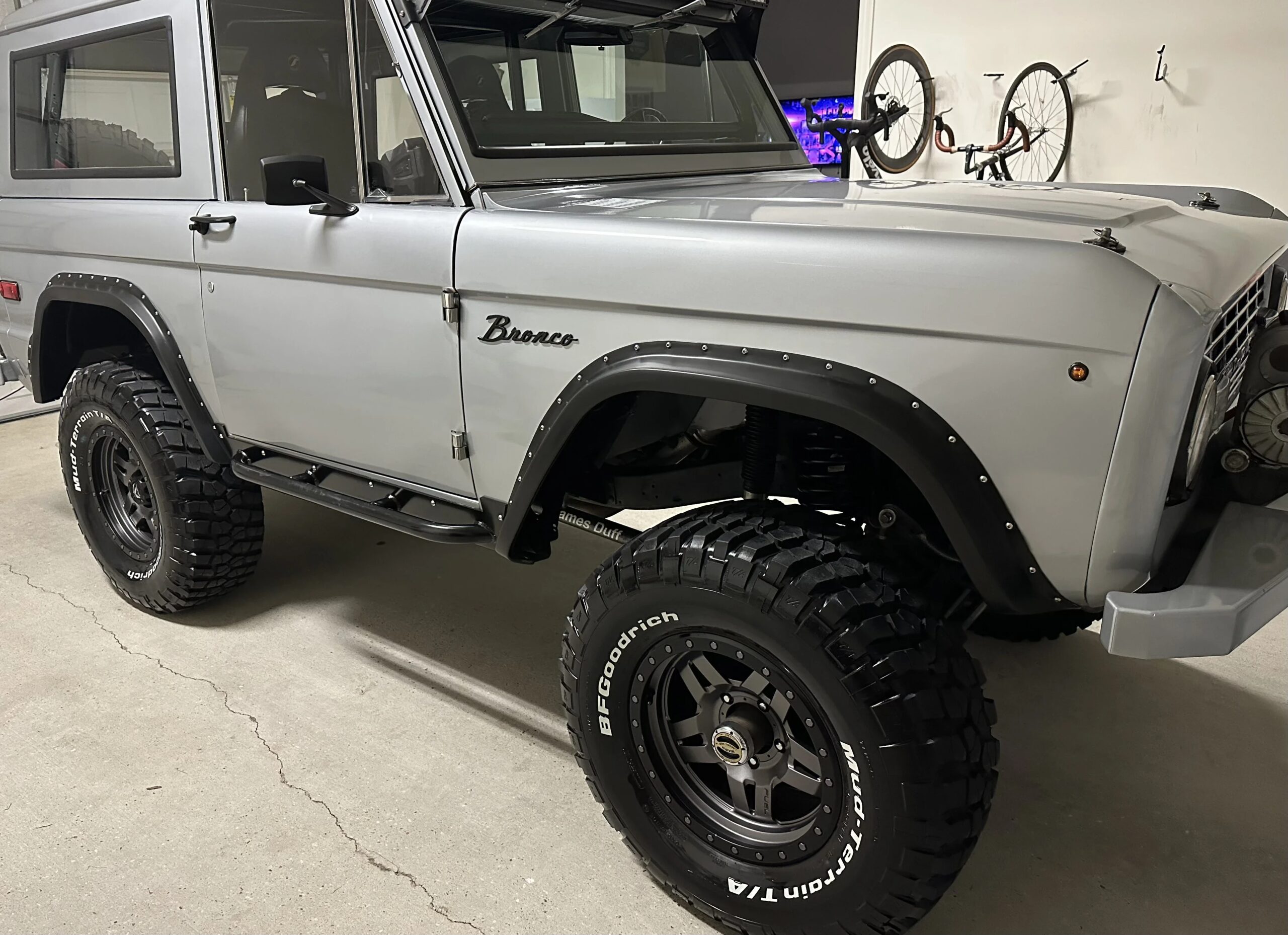 Ford-Bronco-2-door-1966-Silver-Silver-2