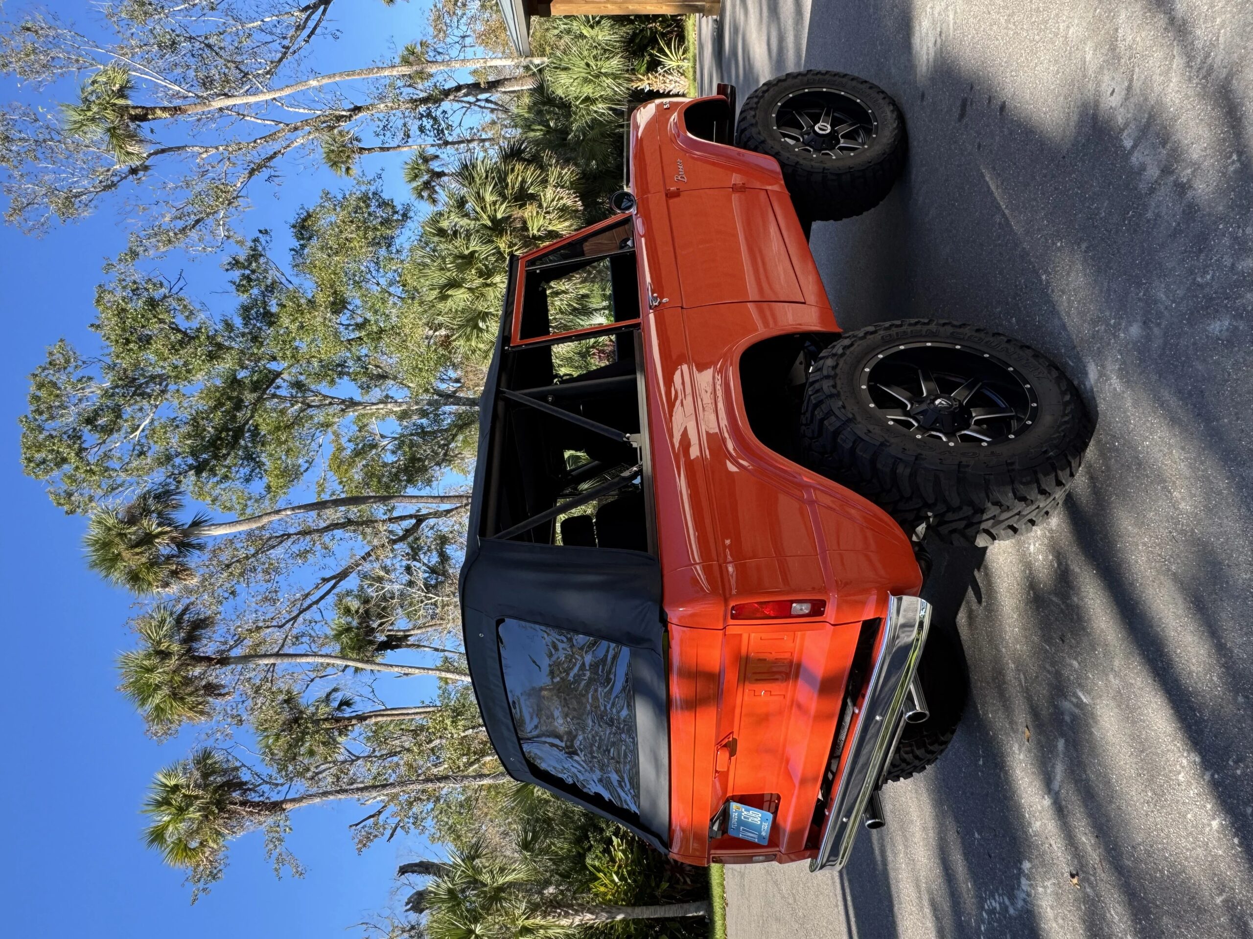 Ford-Bronco-2-door-1967-Orange-Black-2