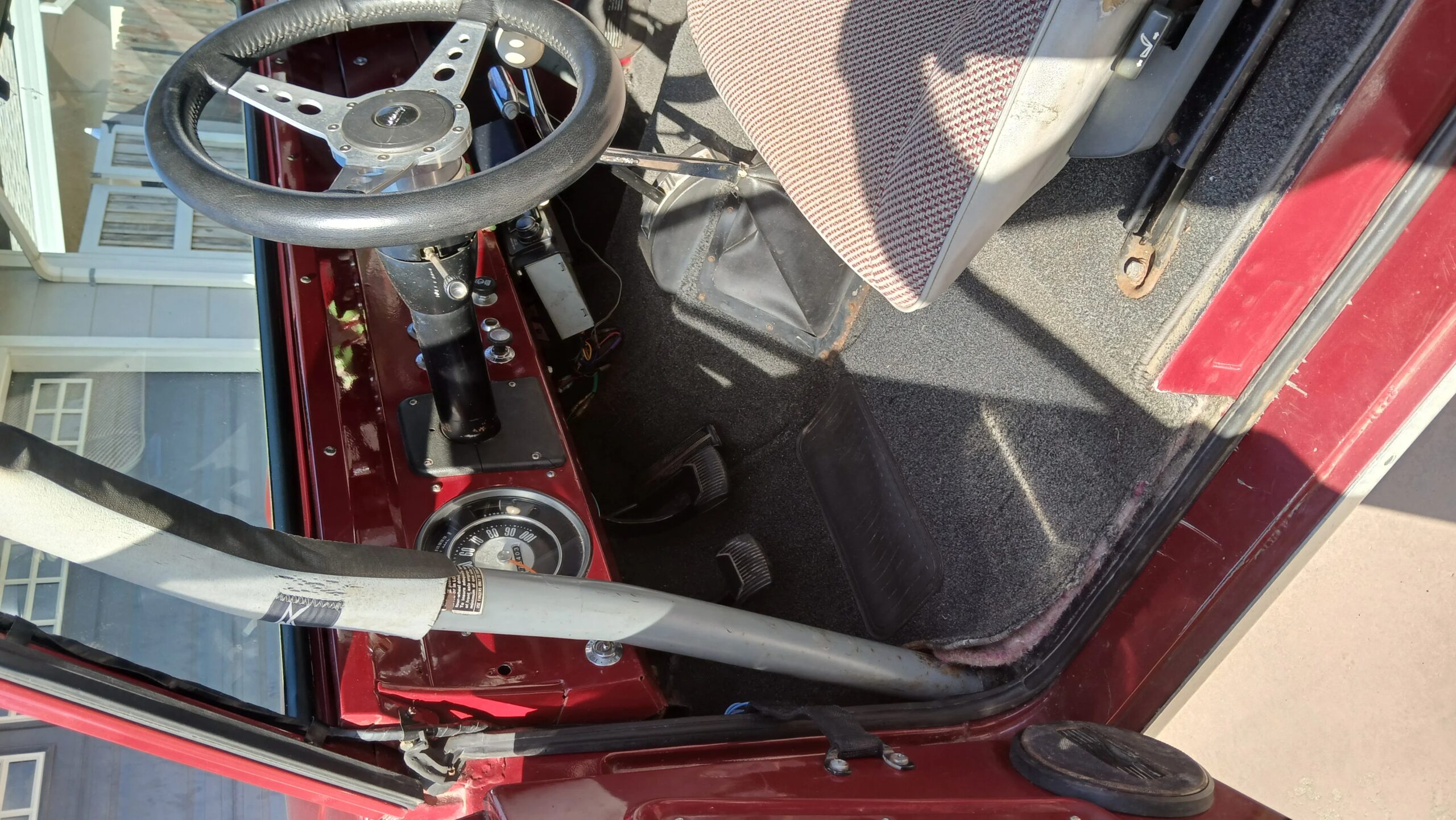 Ford-Bronco-2-door-1968-Burgundy-Gray-12