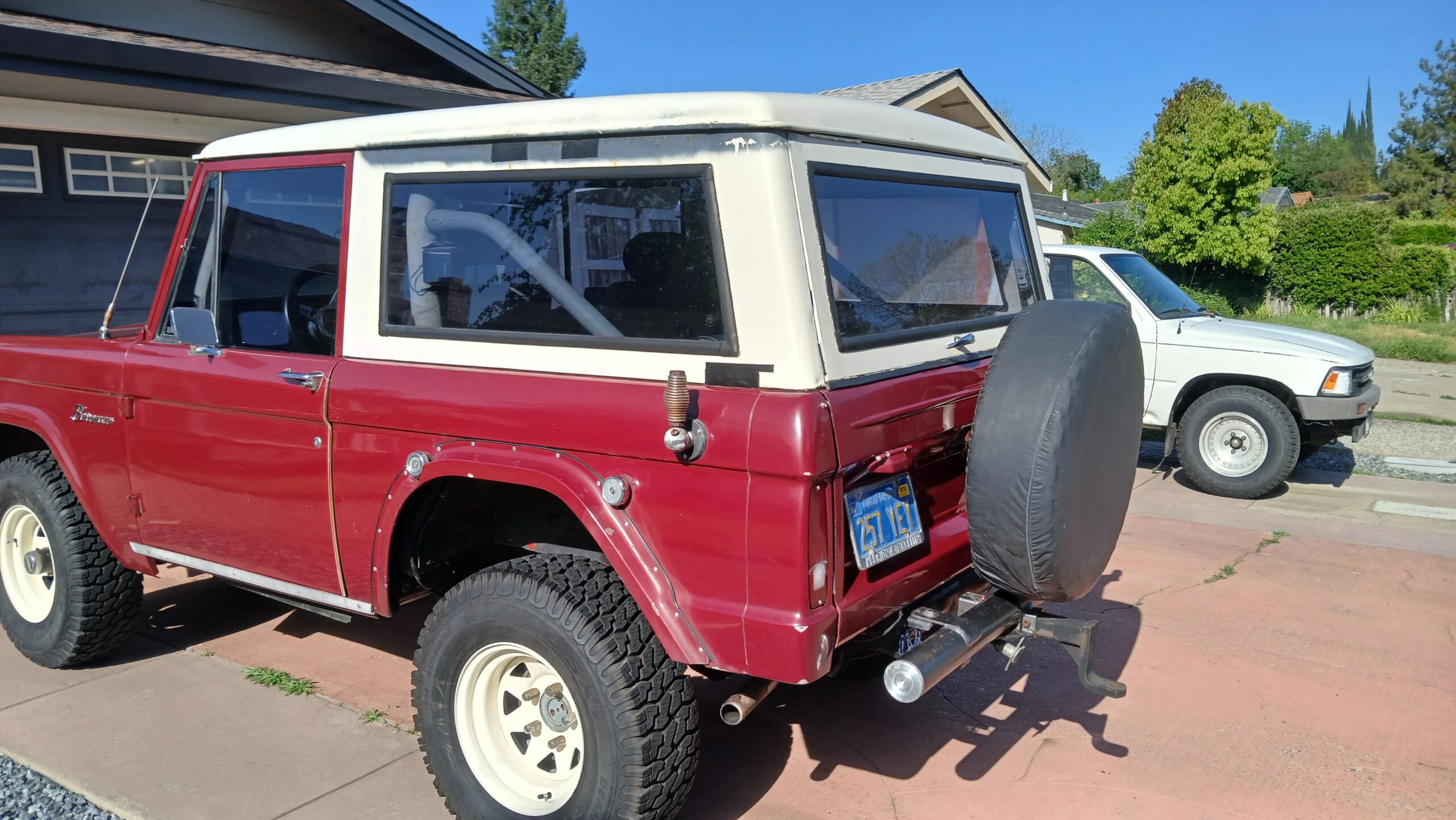 Ford-Bronco-2-door-1968-Burgundy-Gray-7
