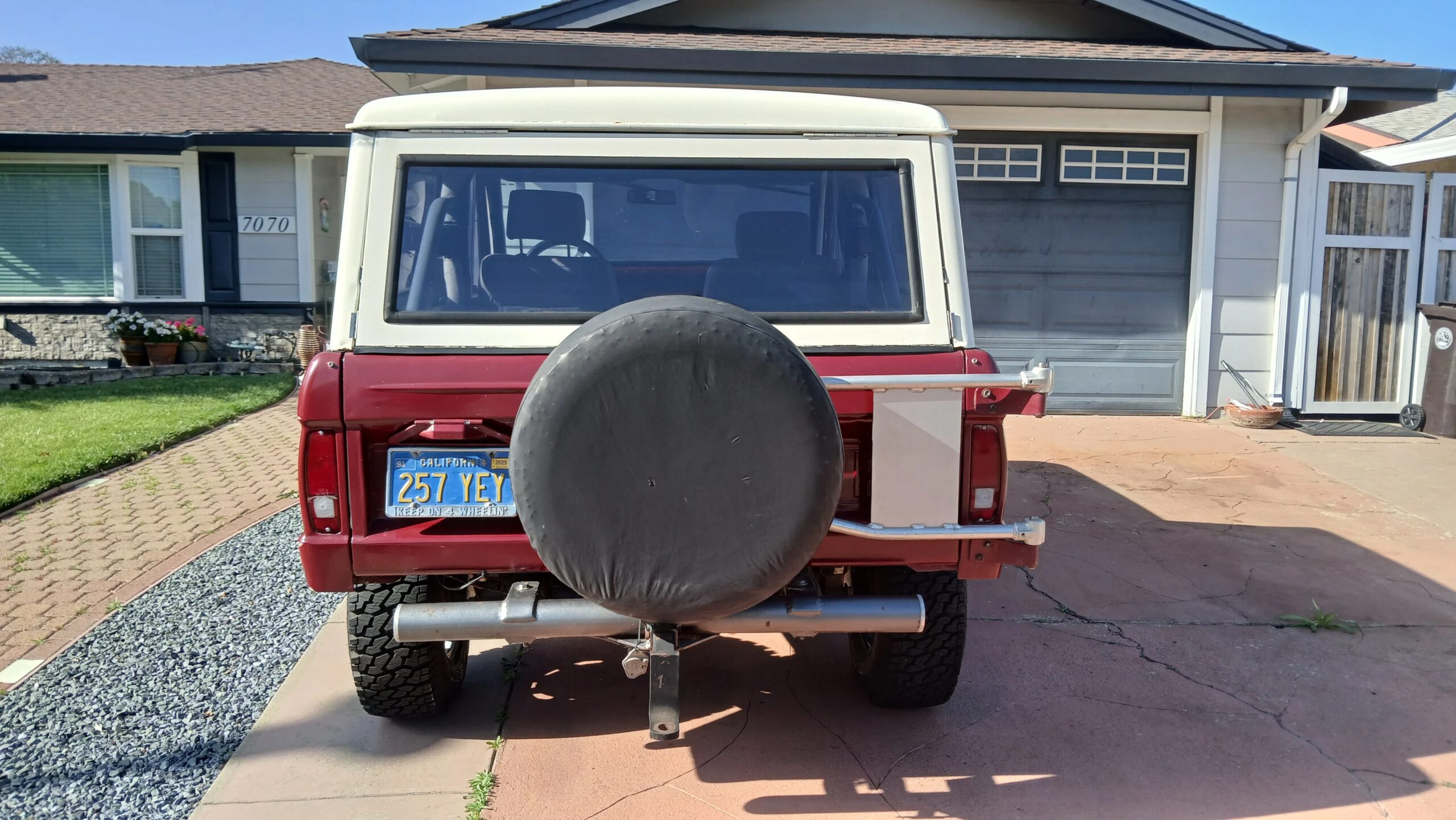 Ford-Bronco-2-door-1968-Burgundy-Gray