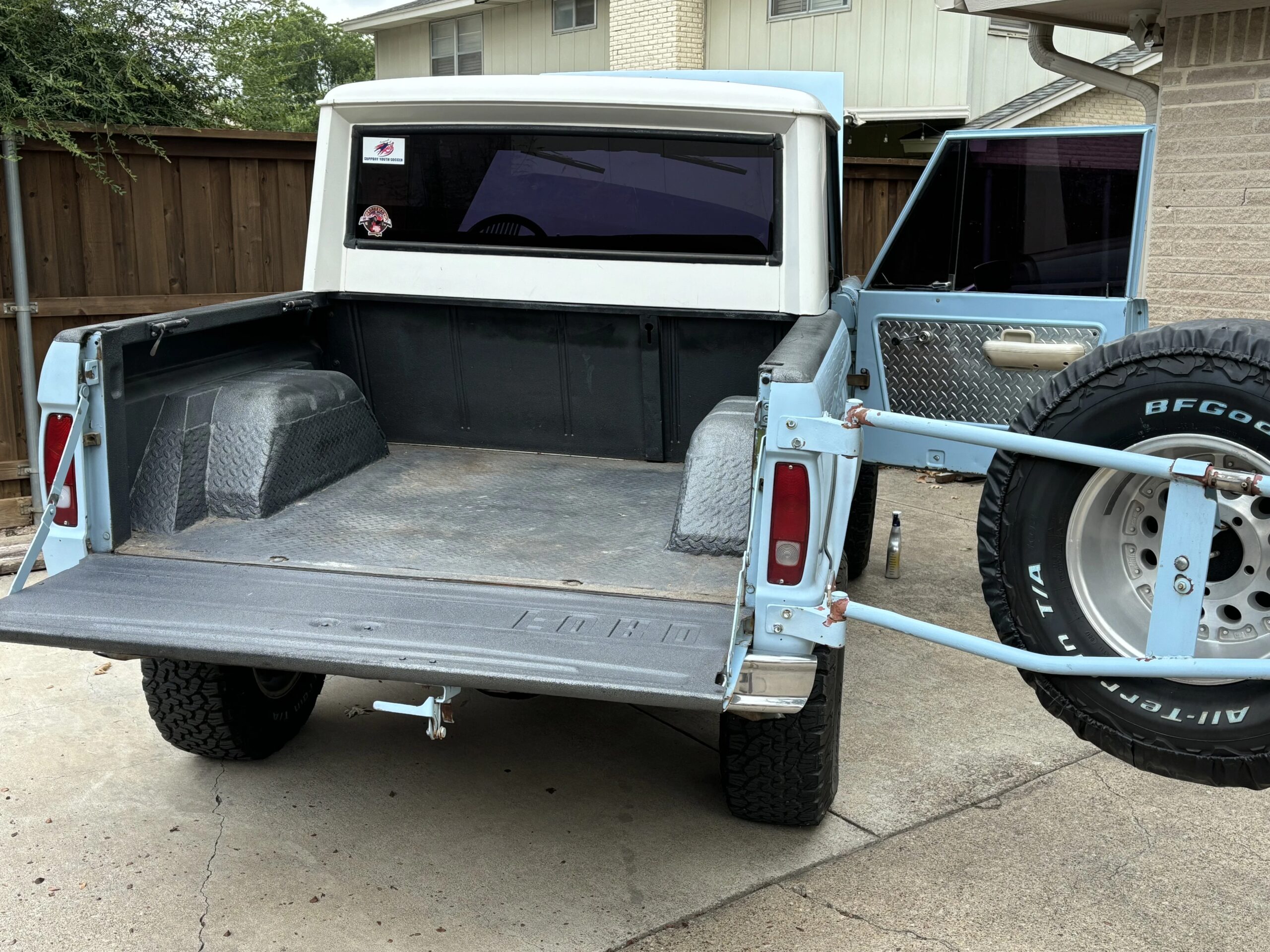 Ford-Bronco-2-door-1969-Blue-Custom-3