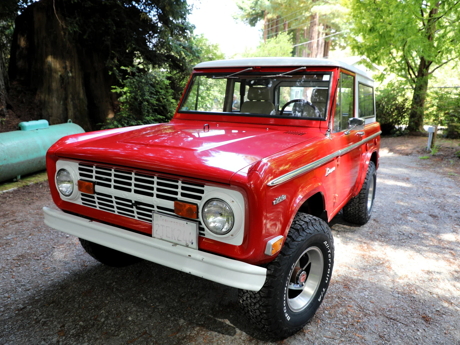 Ford-Bronco-2-door-1969-Red-Off-White-17