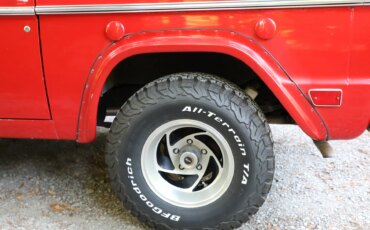 Ford-Bronco-2-door-1969-Red-Off-White-2