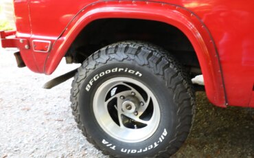 Ford-Bronco-2-door-1969-Red-Off-White-25