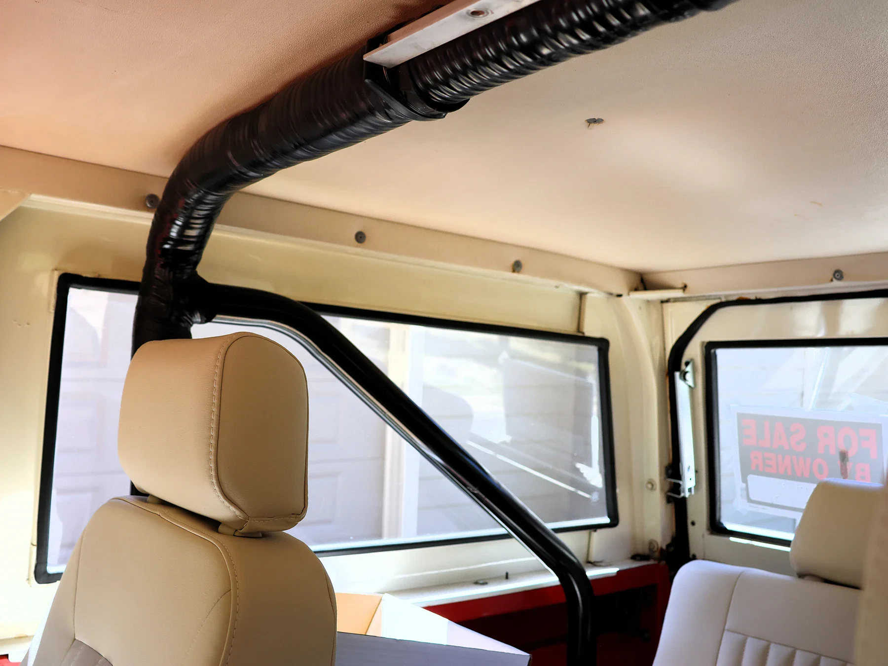 Ford-Bronco-2-door-1969-Red-Off-White-3
