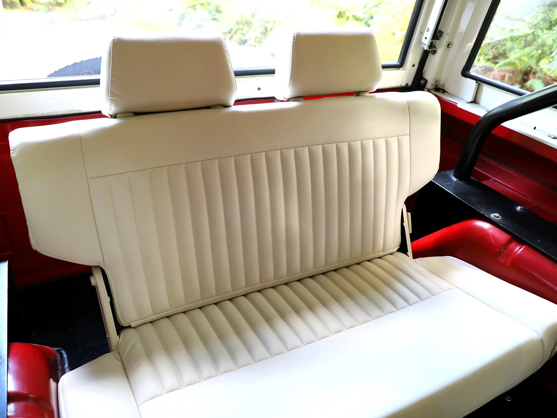 Ford-Bronco-2-door-1969-Red-Off-White-34