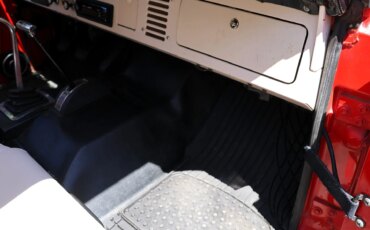 Ford-Bronco-2-door-1969-Red-Off-White-37