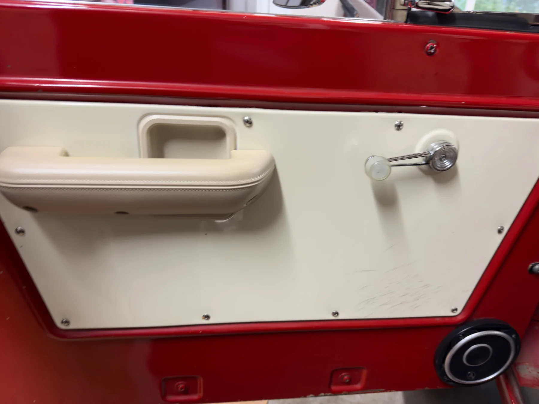 Ford-Bronco-2-door-1969-Red-Off-White-38