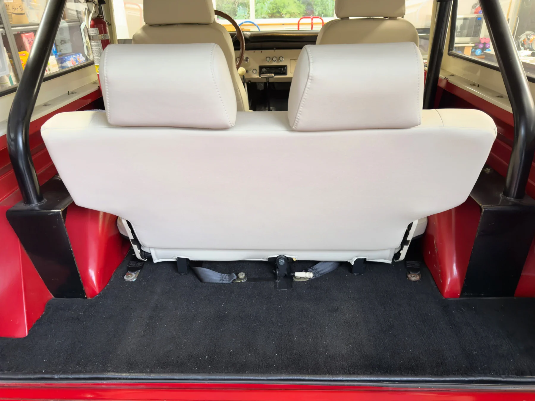 Ford-Bronco-2-door-1969-Red-Off-White-39