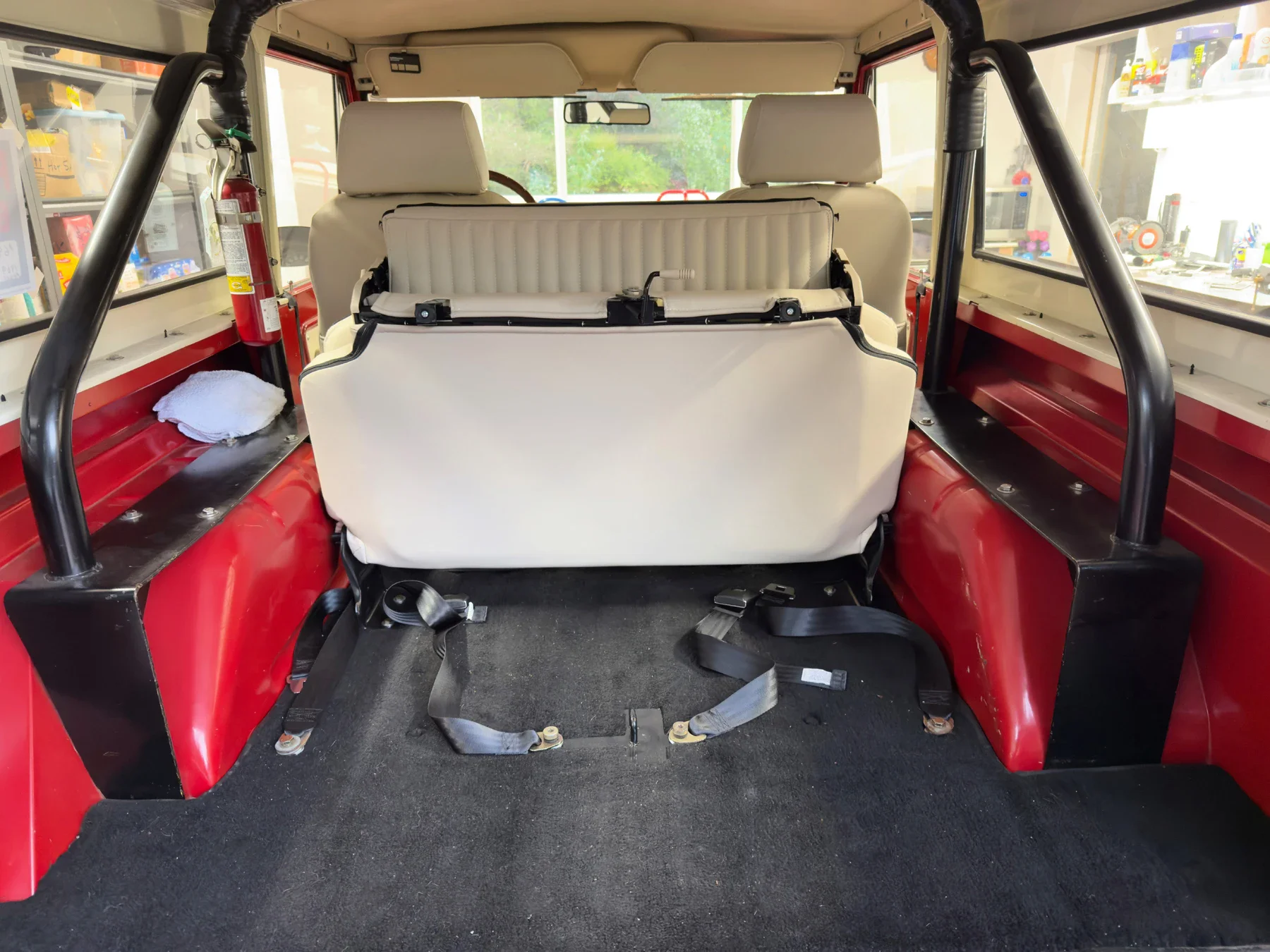 Ford-Bronco-2-door-1969-Red-Off-White-40