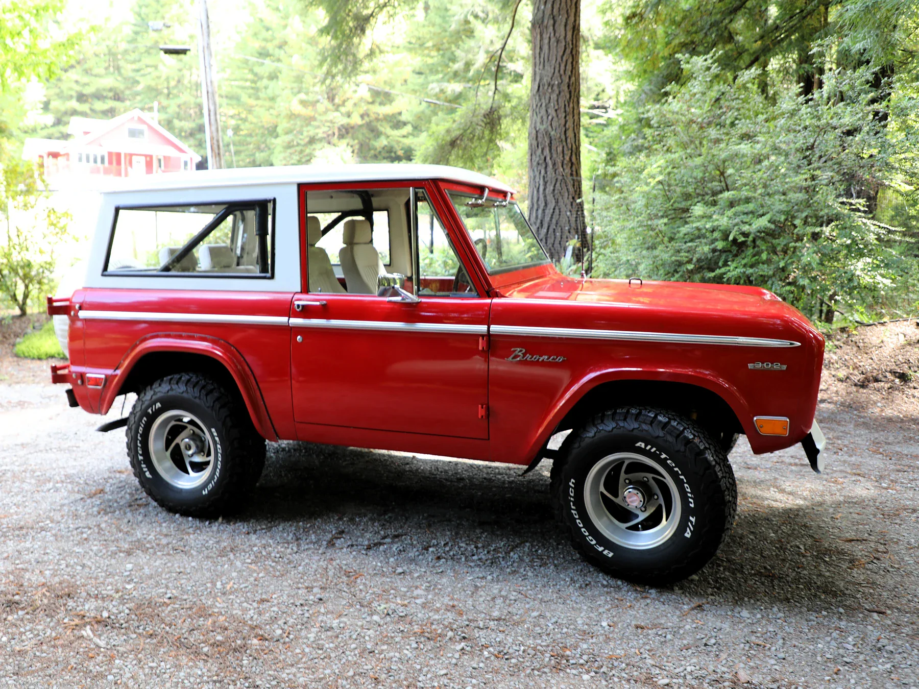 Ford-Bronco-2-door-1969-Red-Off-White-41