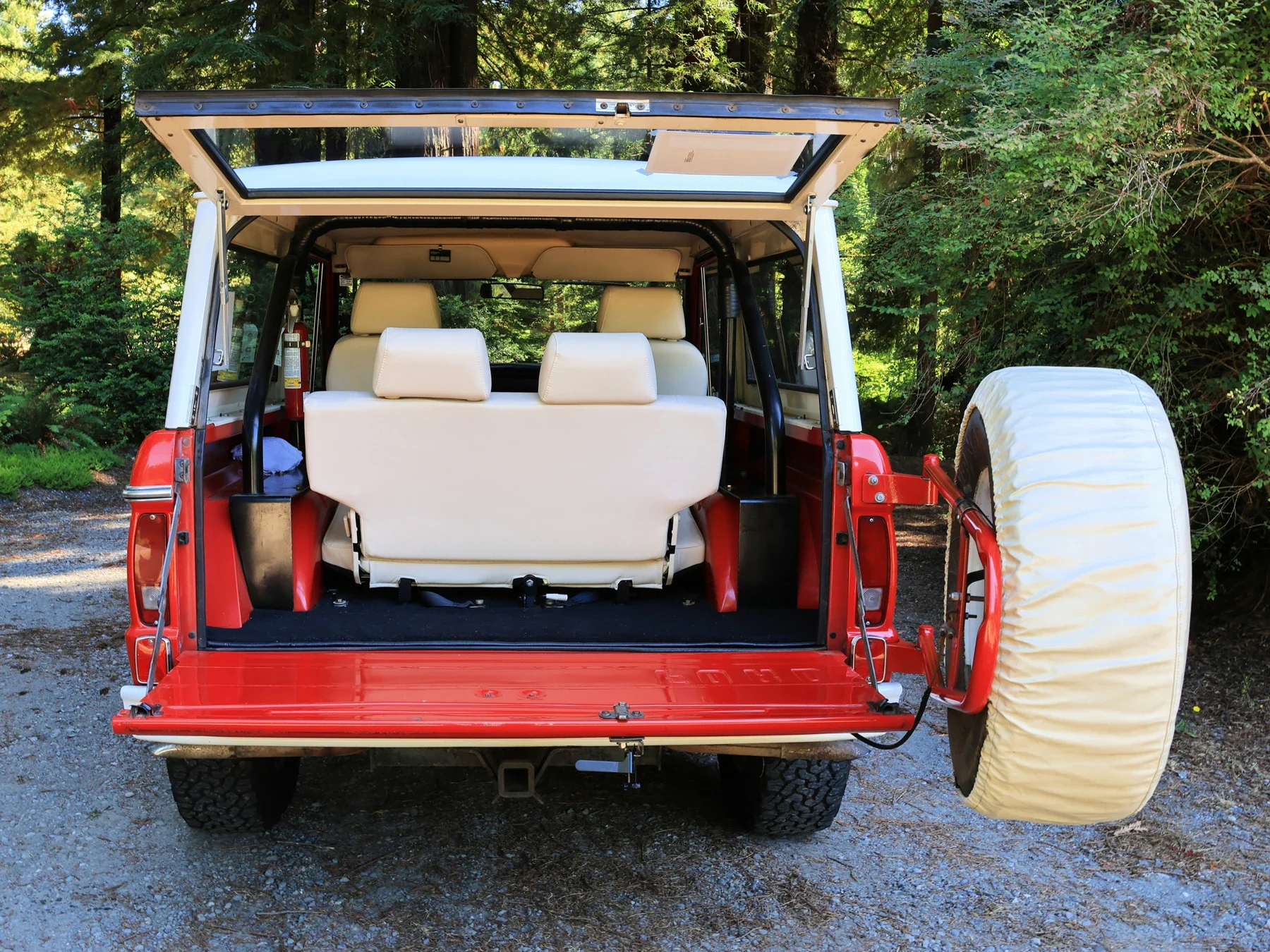 Ford-Bronco-2-door-1969-Red-Off-White-42