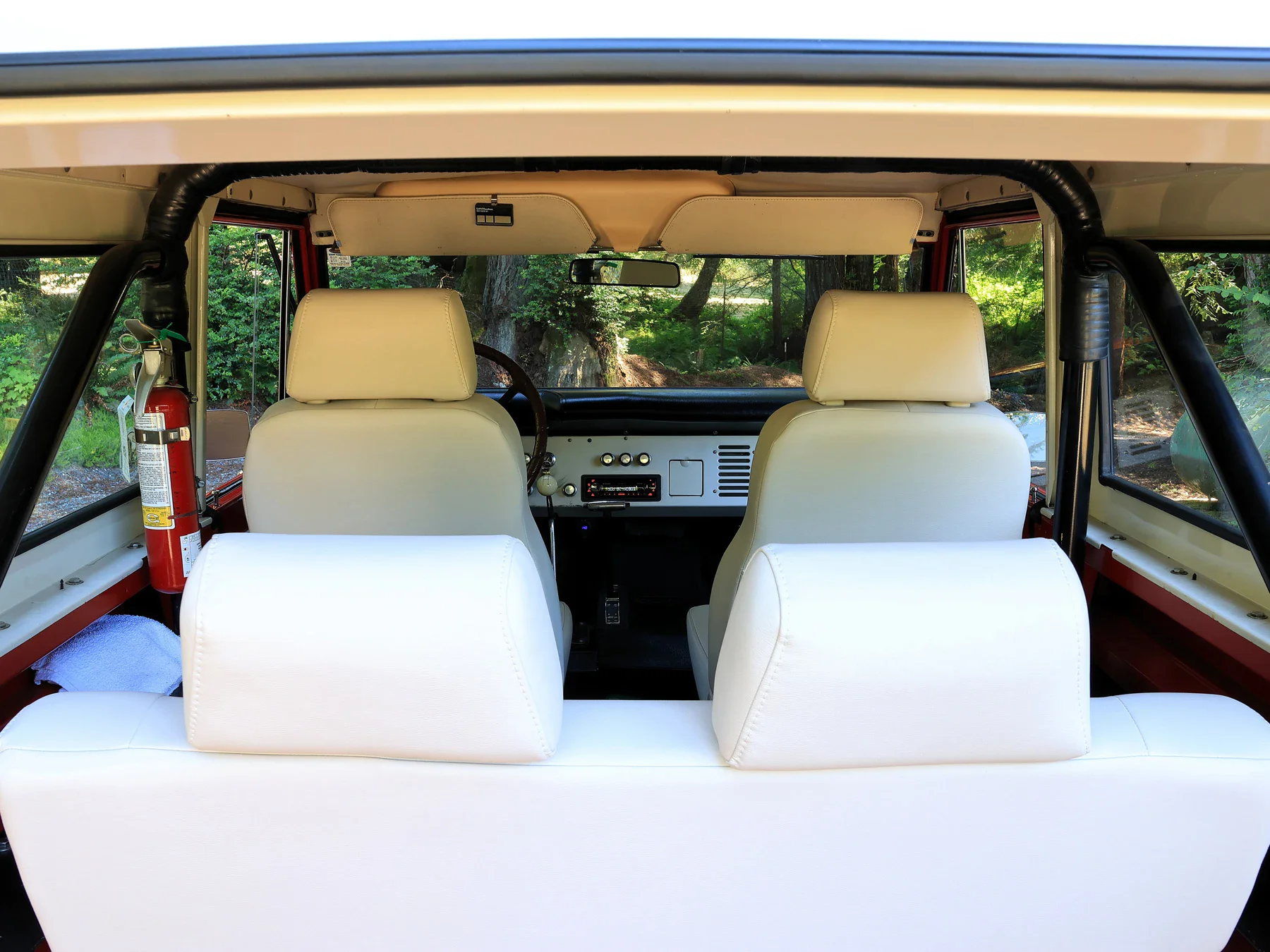 Ford-Bronco-2-door-1969-Red-Off-White-47