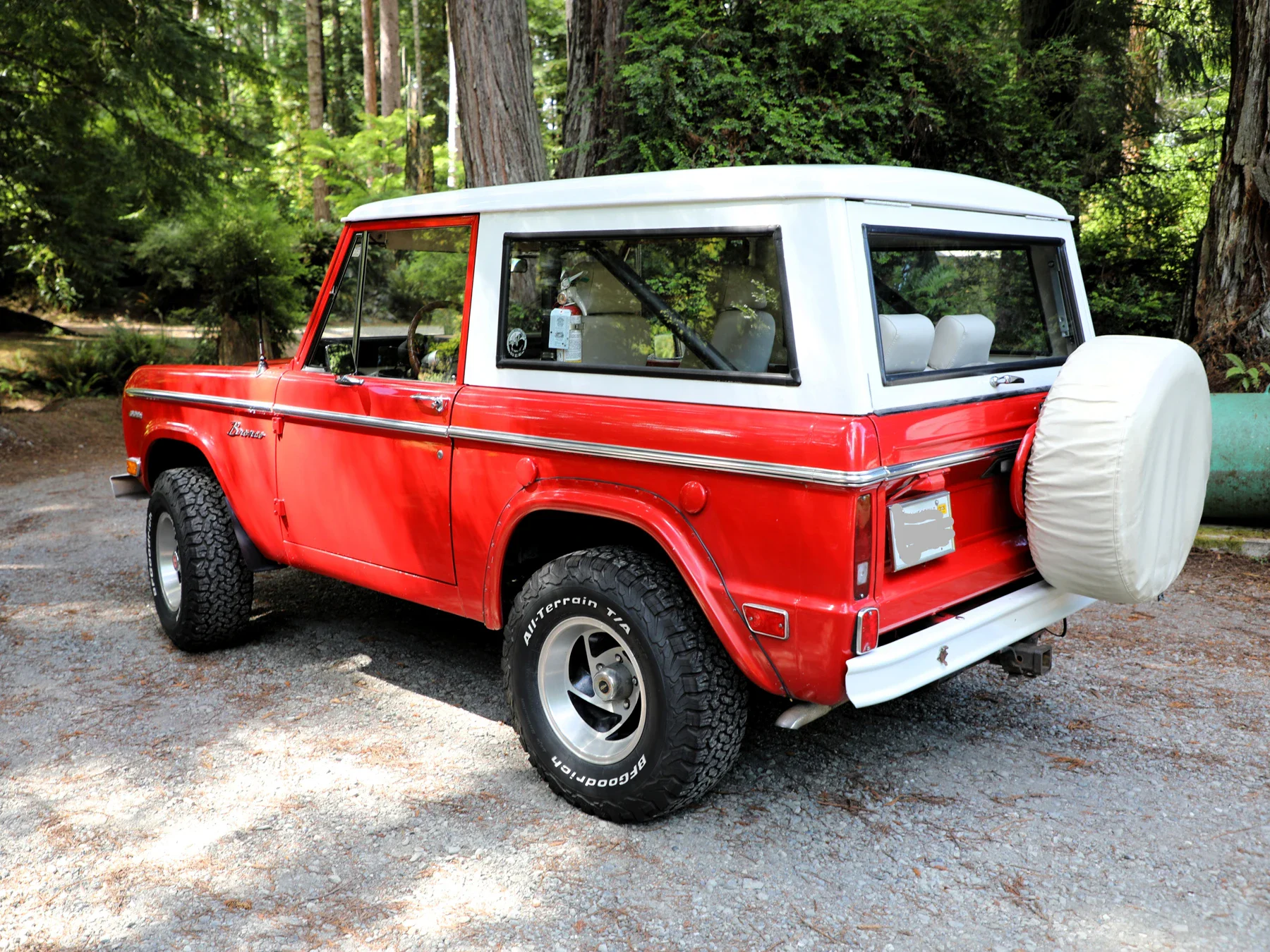 Ford-Bronco-2-door-1969-Red-Off-White-8