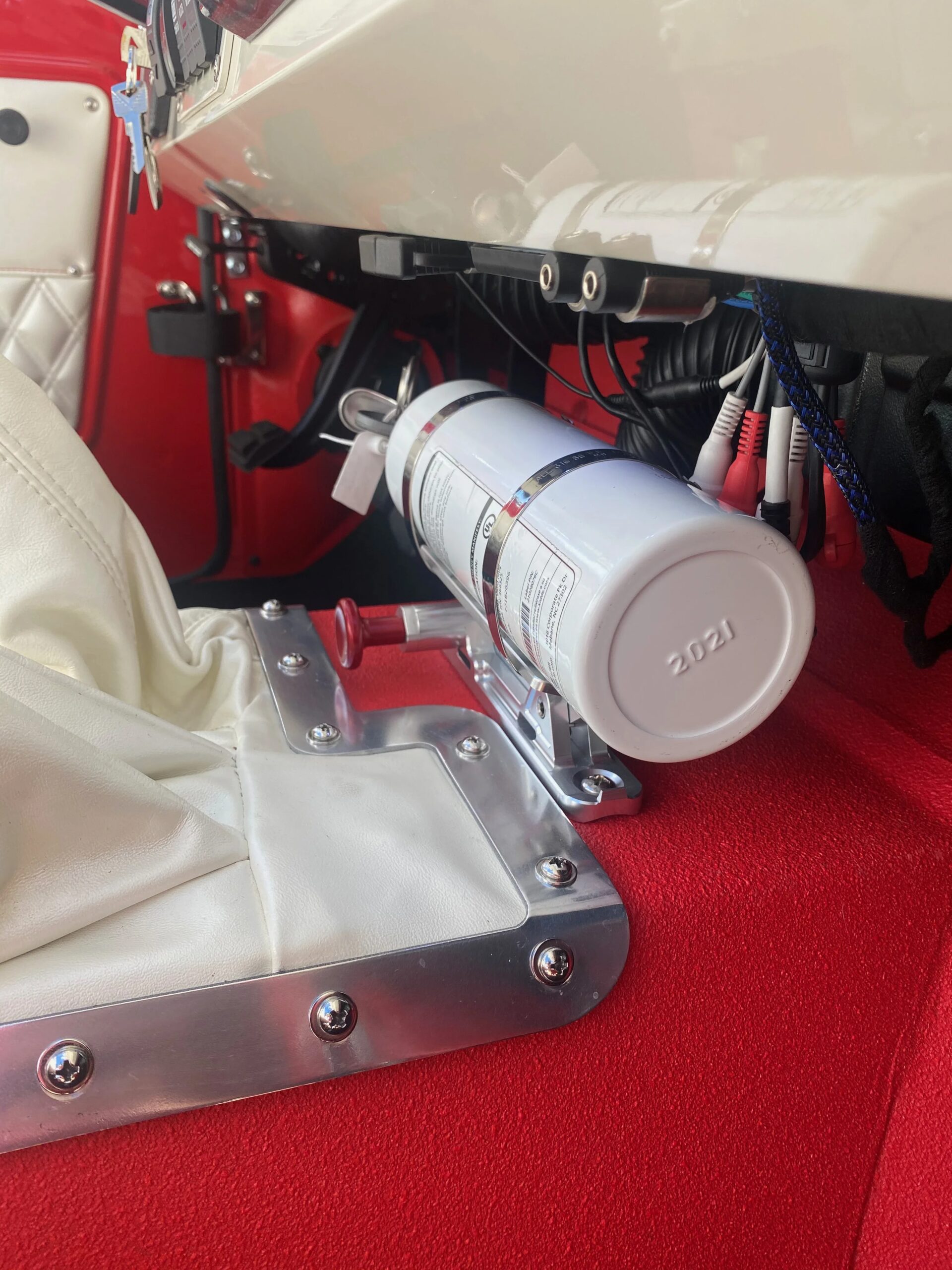 Ford-Bronco-2-door-1969-Red-White-11