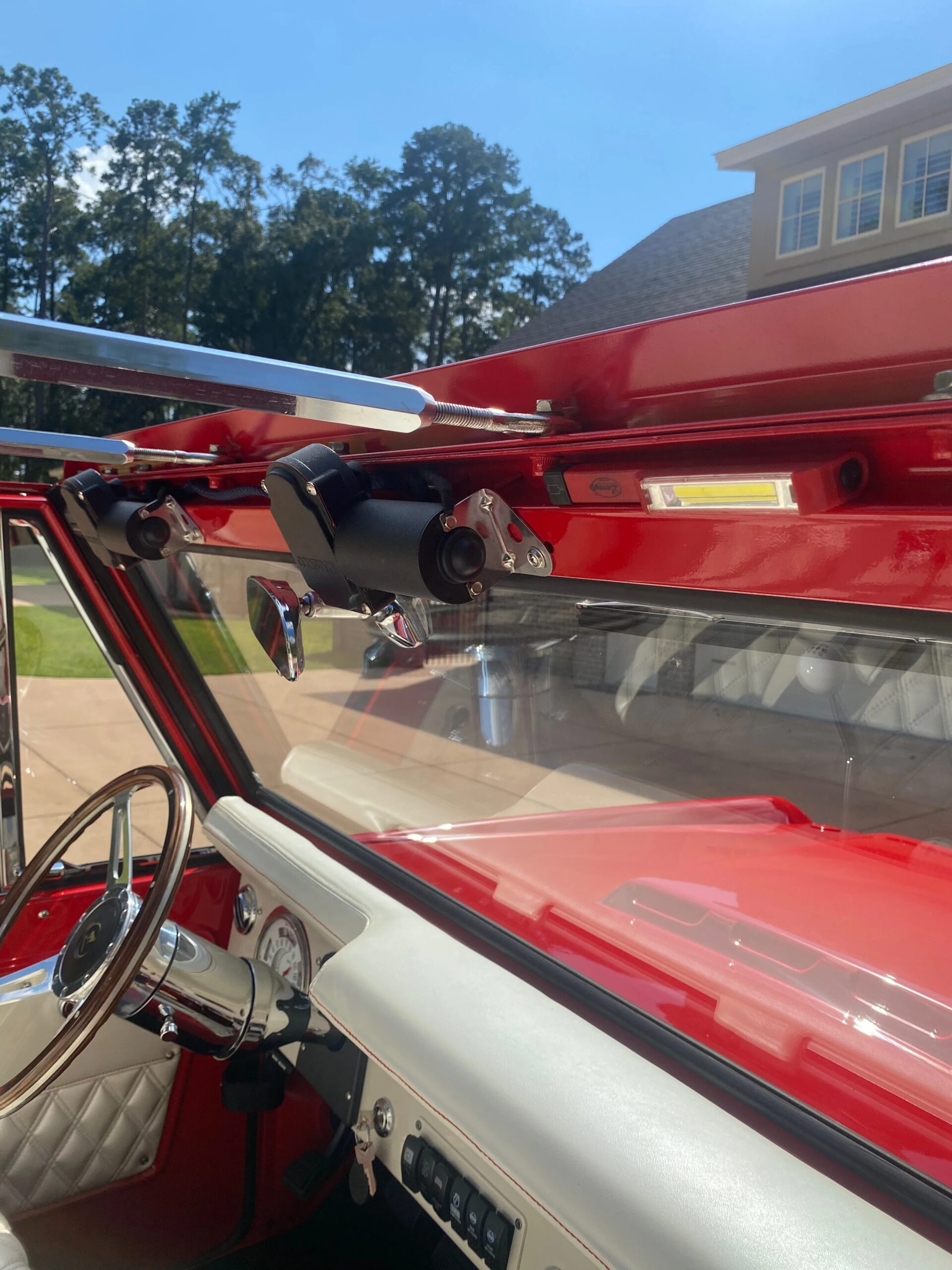 Ford-Bronco-2-door-1969-Red-White-16