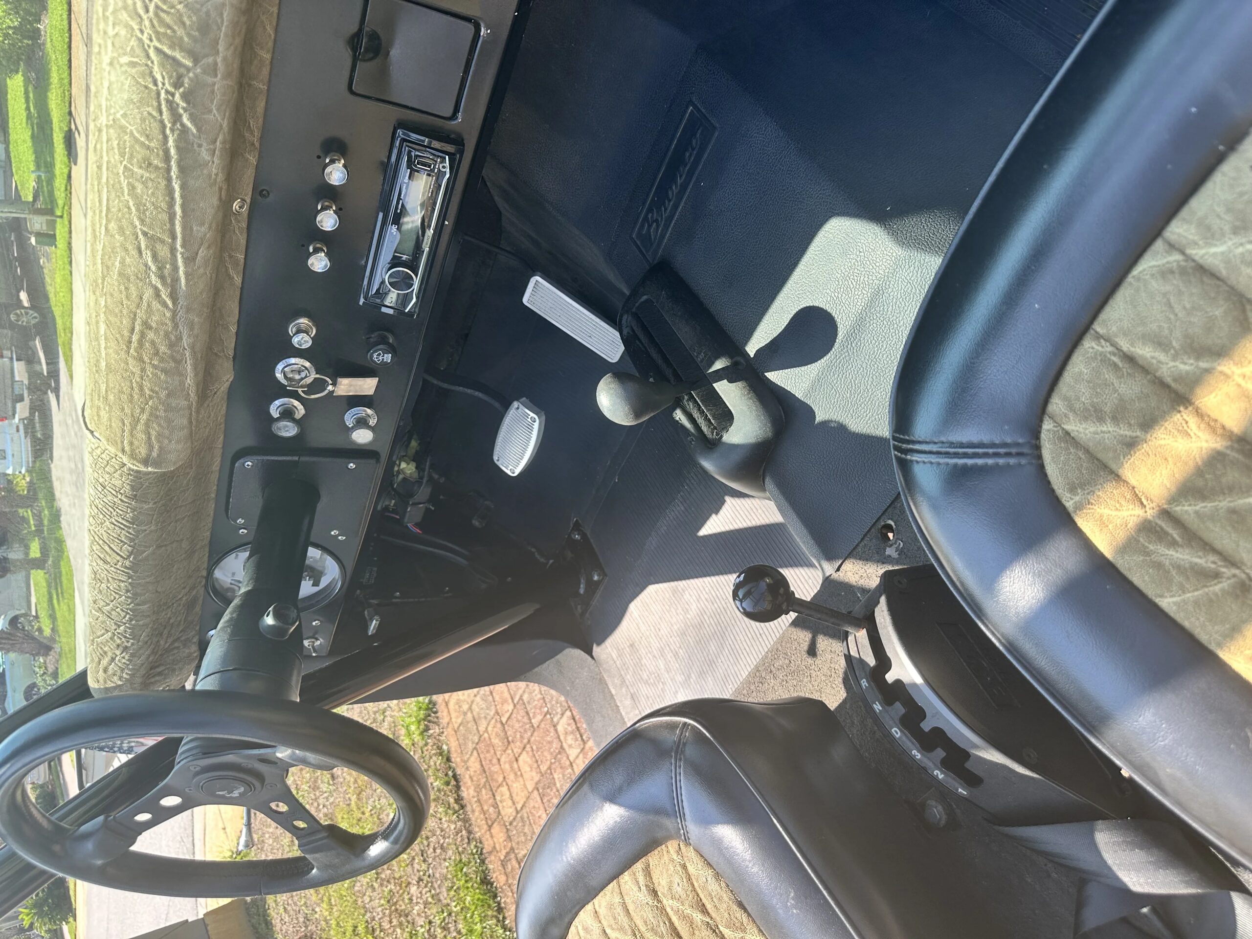 Ford-Bronco-2-door-1970-Black-Black-11