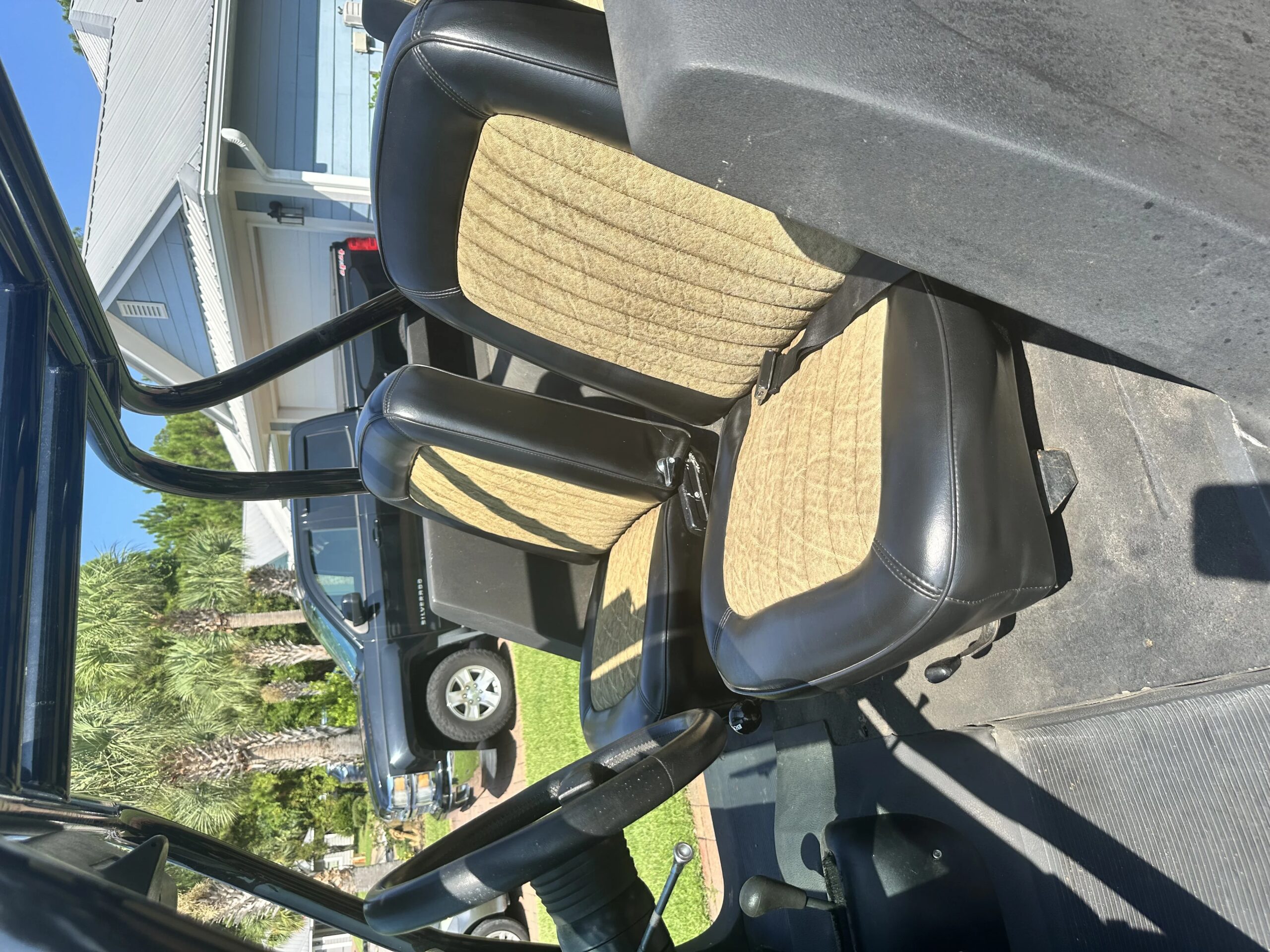 Ford-Bronco-2-door-1970-Black-Black-7