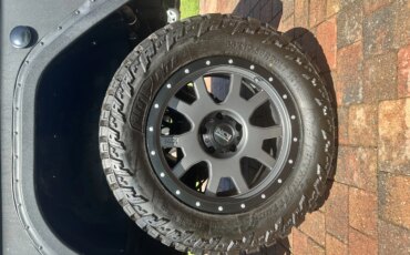 Ford-Bronco-2-door-1970-Black-Black-8