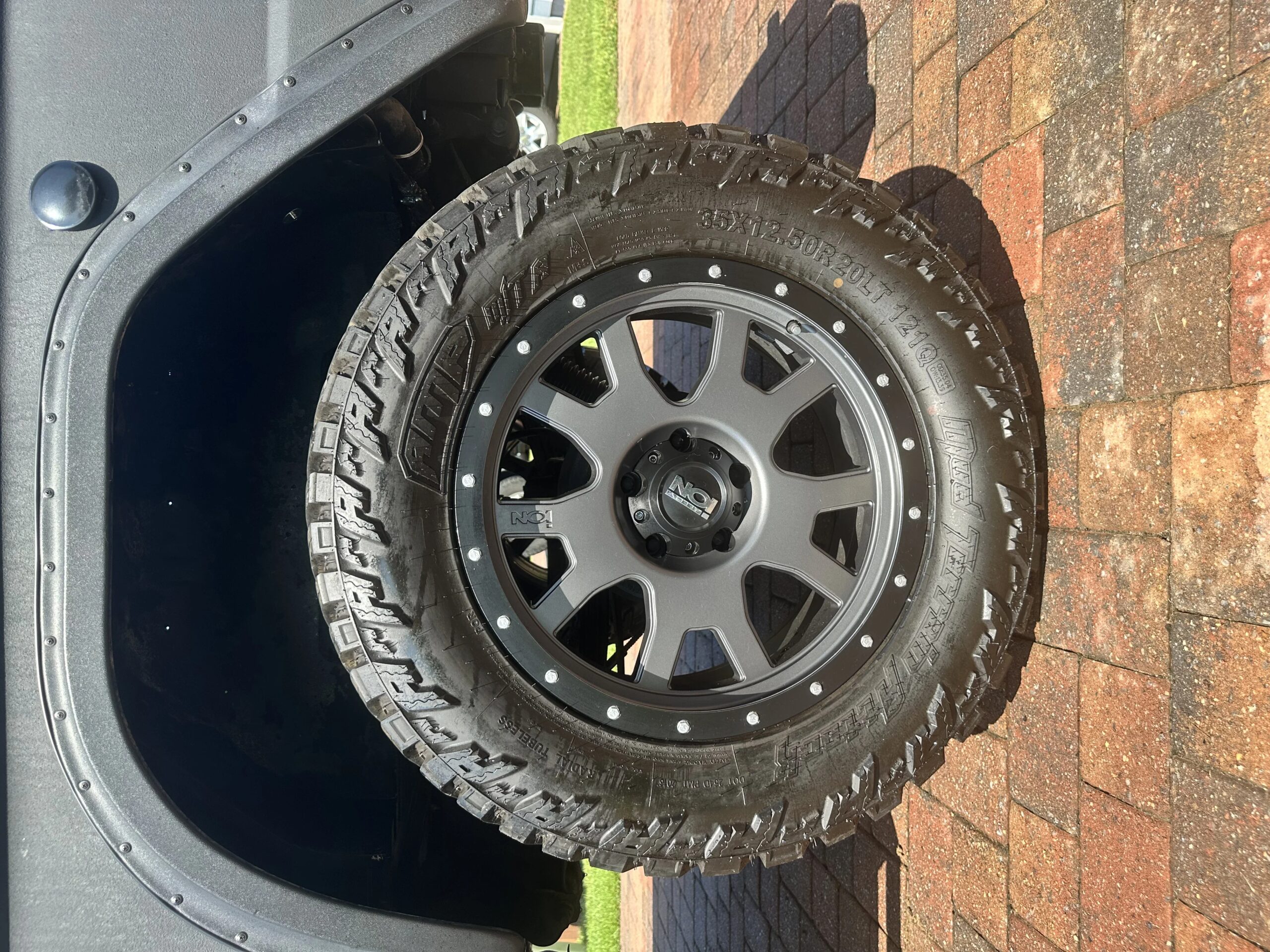 Ford-Bronco-2-door-1970-Black-Black-8