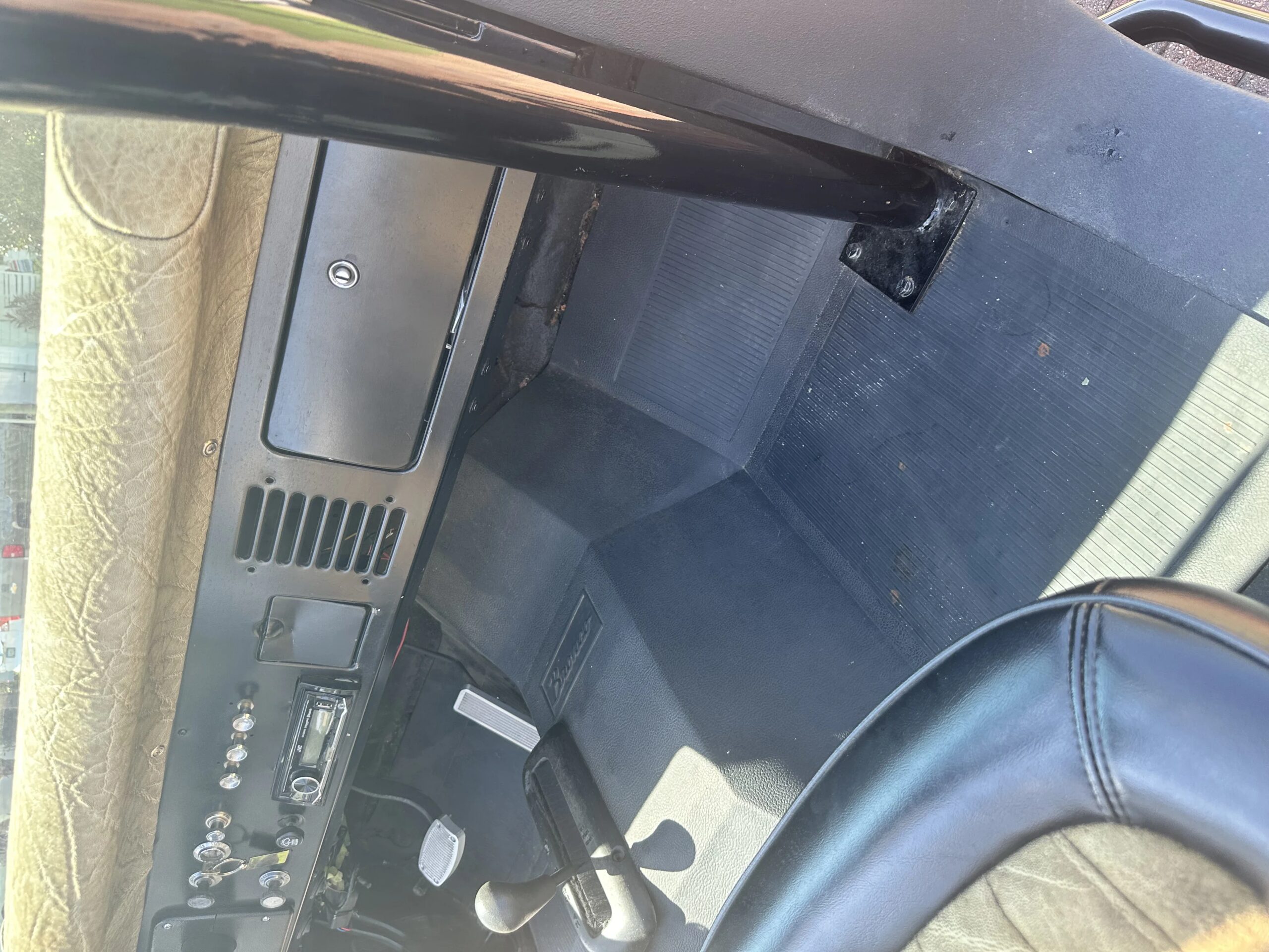Ford-Bronco-2-door-1970-Black-Black-9