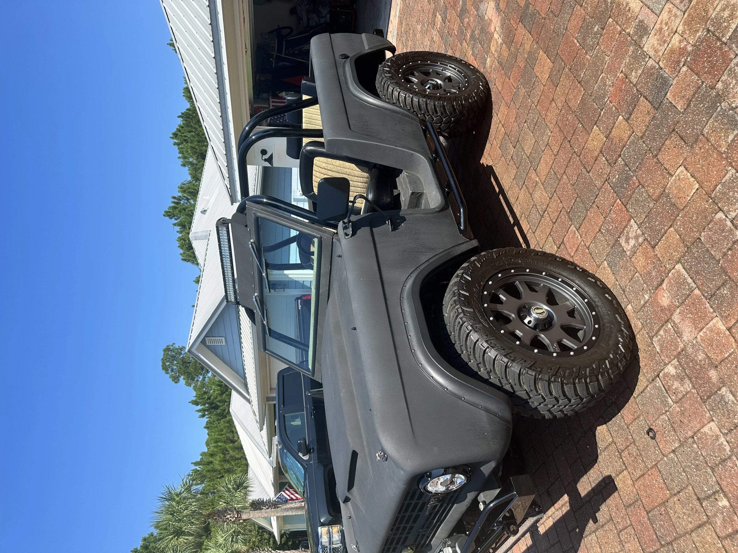 Ford-Bronco-2-door-1970-Black-Black