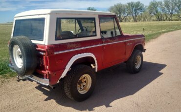 Ford-Bronco-2-door-1970-Red-Off-White-2