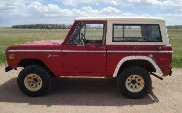 Ford-Bronco-2-door-1970-Red-Off-White