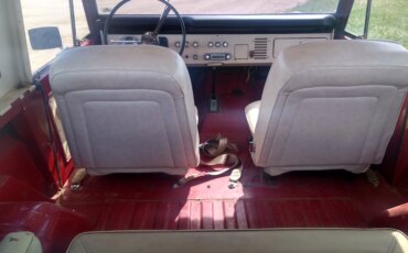 Ford-Bronco-2-door-1970-Red-Off-White-4