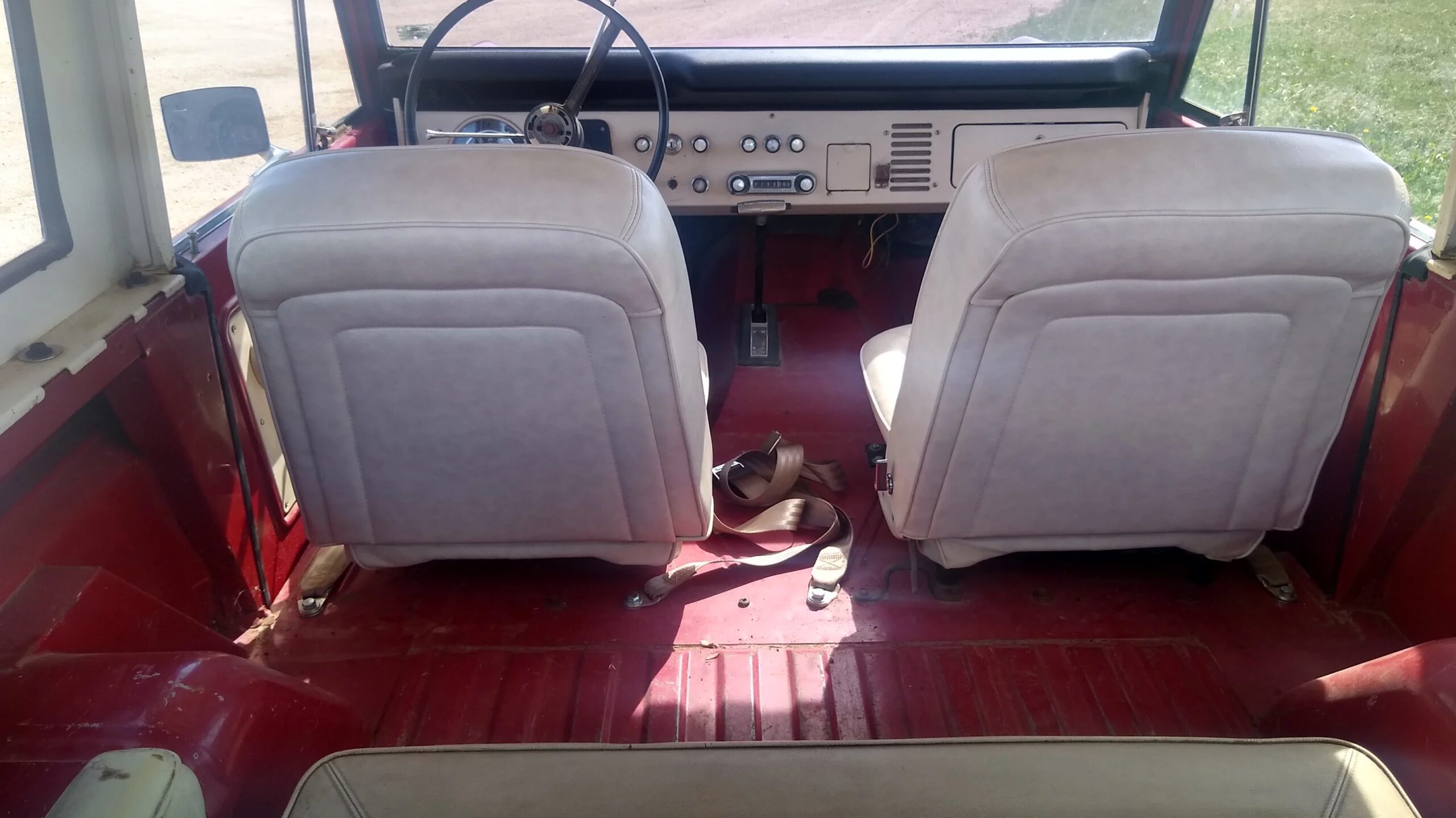 Ford-Bronco-2-door-1970-Red-Off-White-4