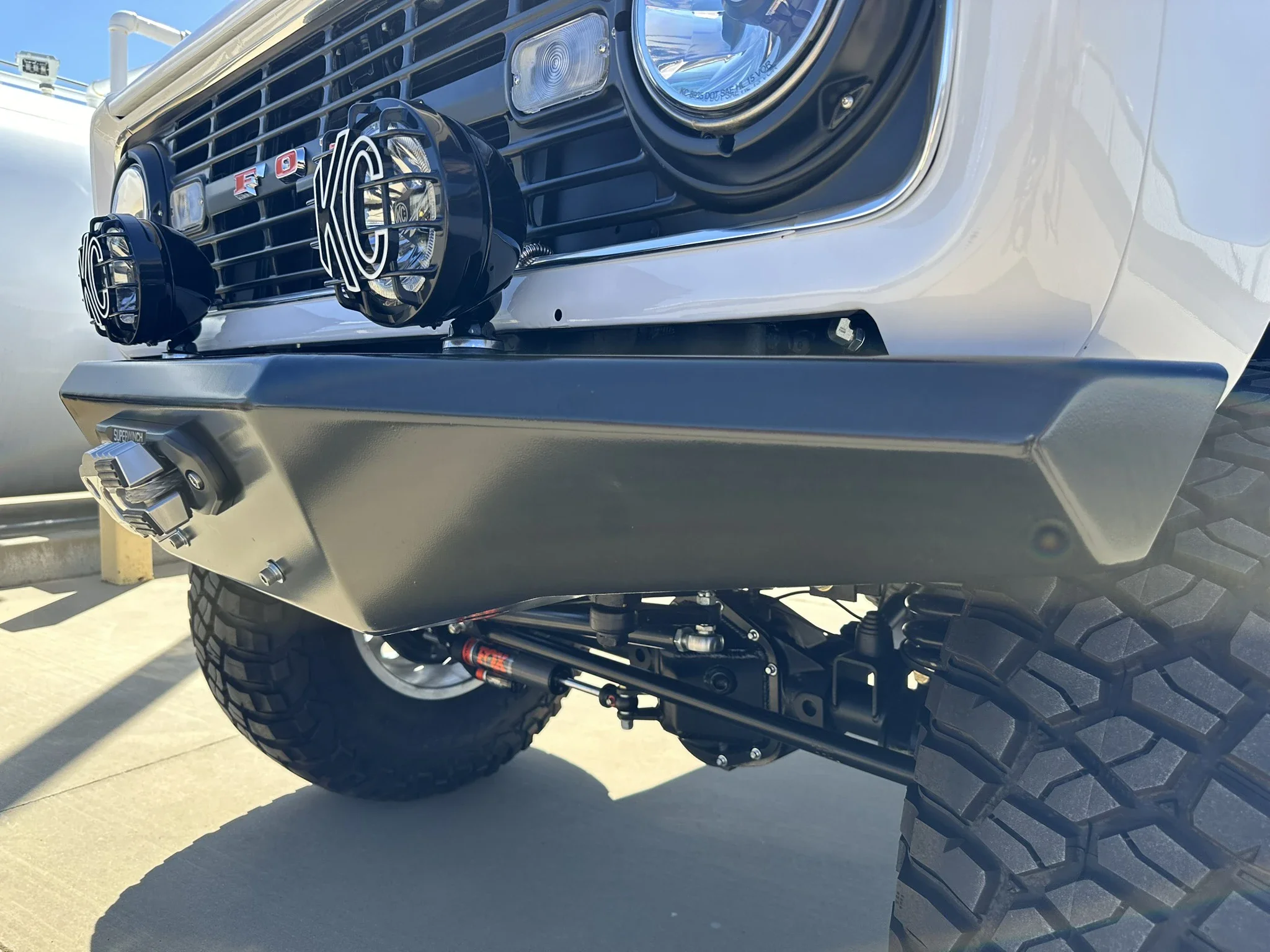 Ford-Bronco-2-door-1971-White-Charcoal-15