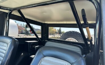 Ford-Bronco-2-door-1971-White-Charcoal-25