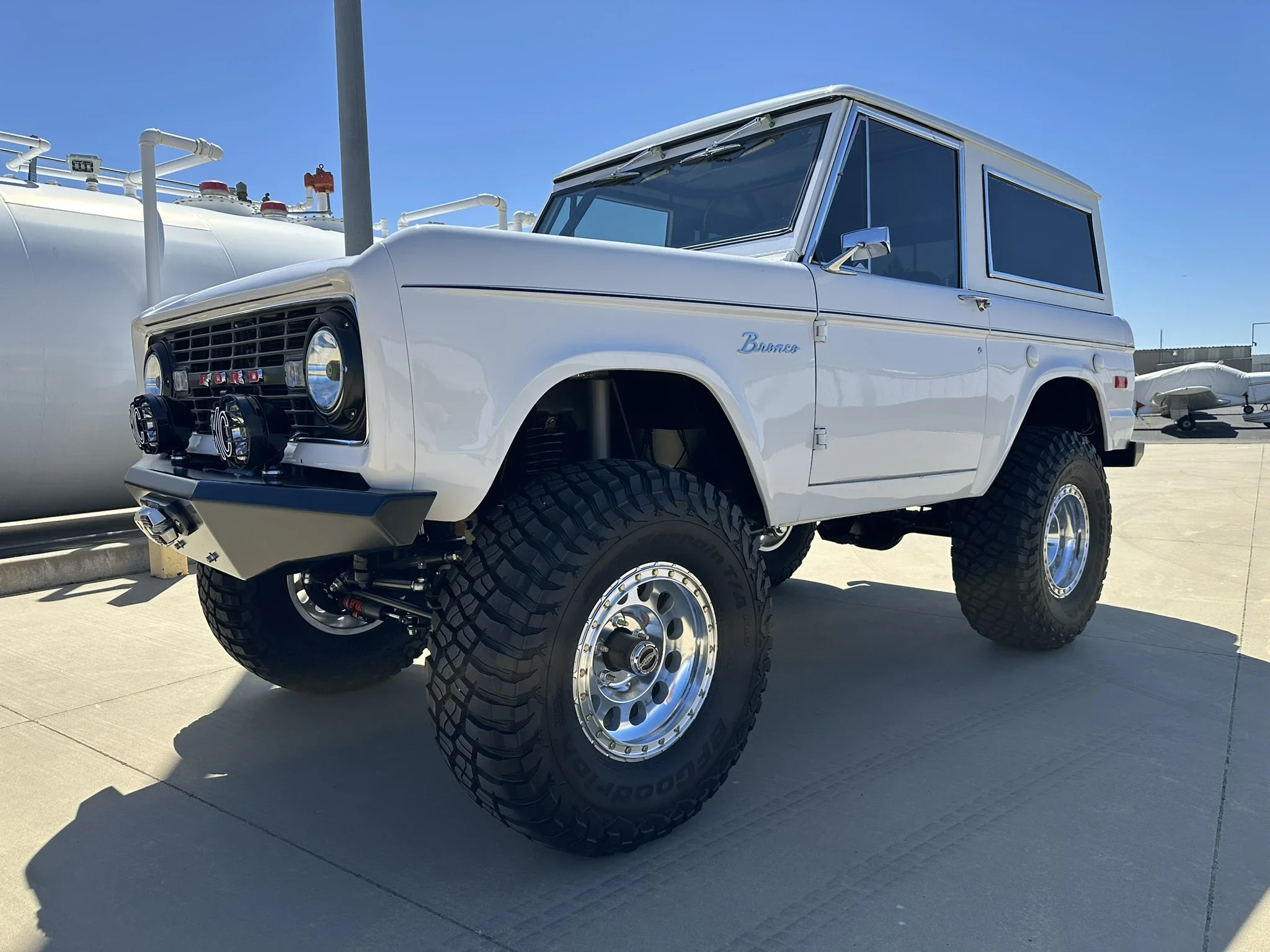 Ford-Bronco-2-door-1971-White-Charcoal-31