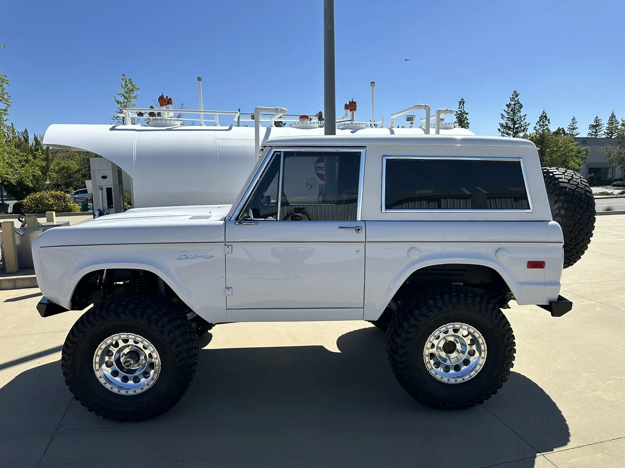 Ford-Bronco-2-door-1971-White-Charcoal-37