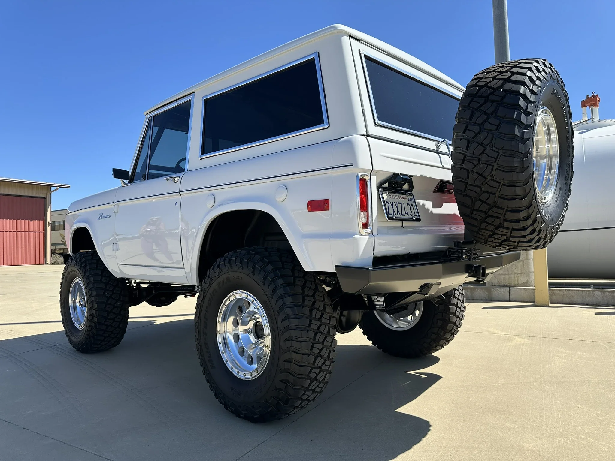 Ford-Bronco-2-door-1971-White-Charcoal-39