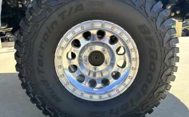Ford-Bronco-2-door-1971-White-Charcoal-4