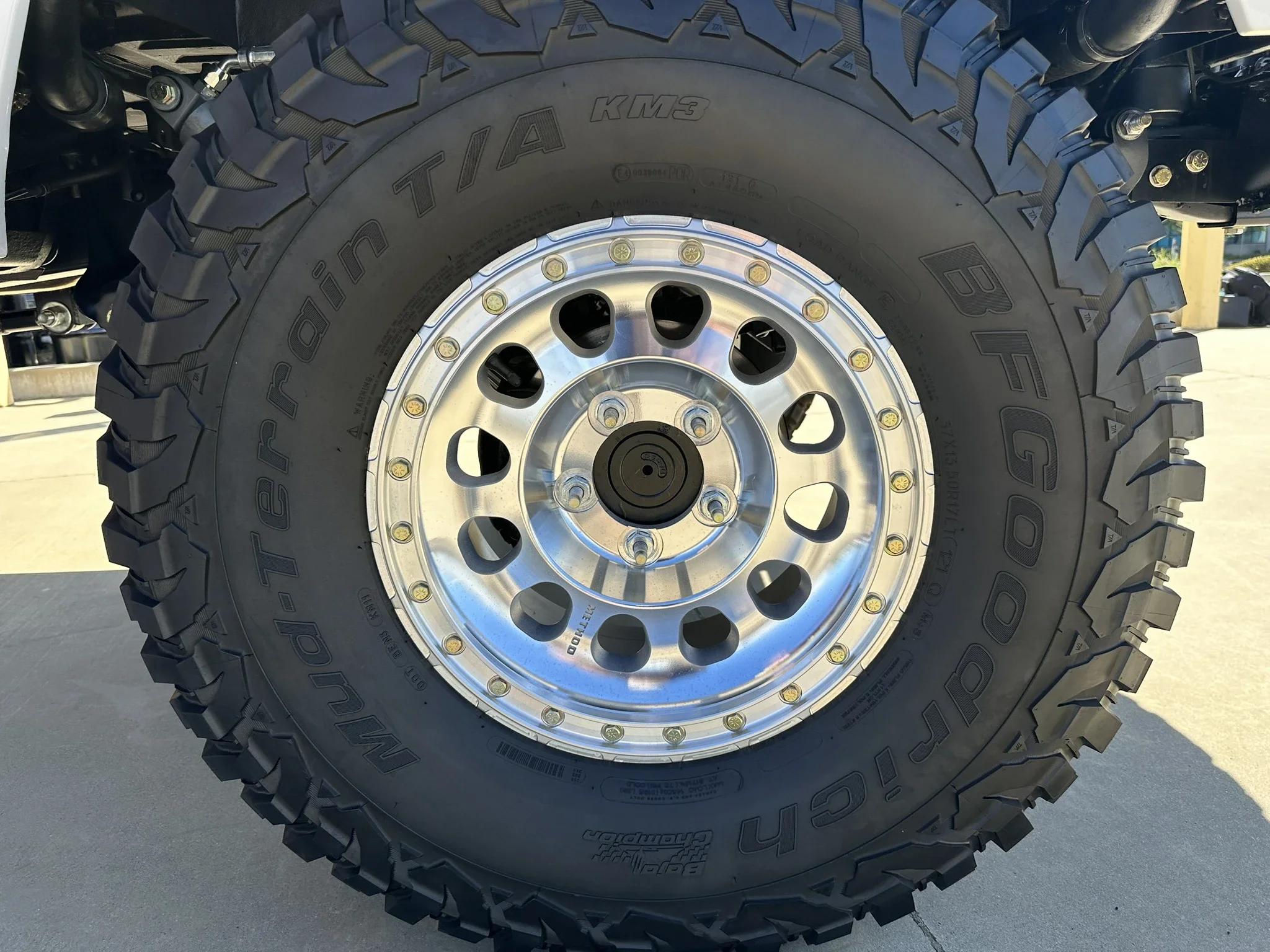 Ford-Bronco-2-door-1971-White-Charcoal-4