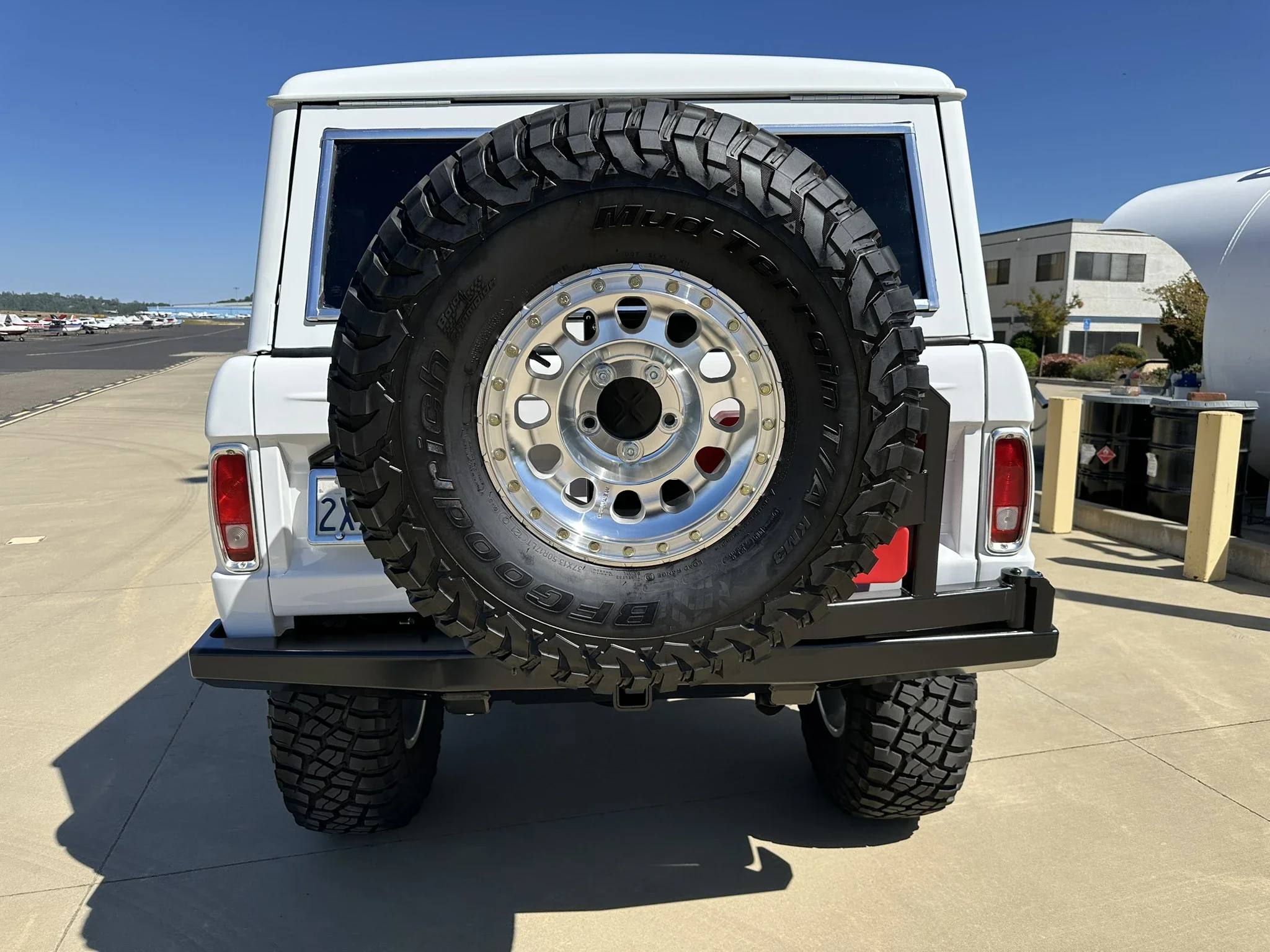 Ford-Bronco-2-door-1971-White-Charcoal-41