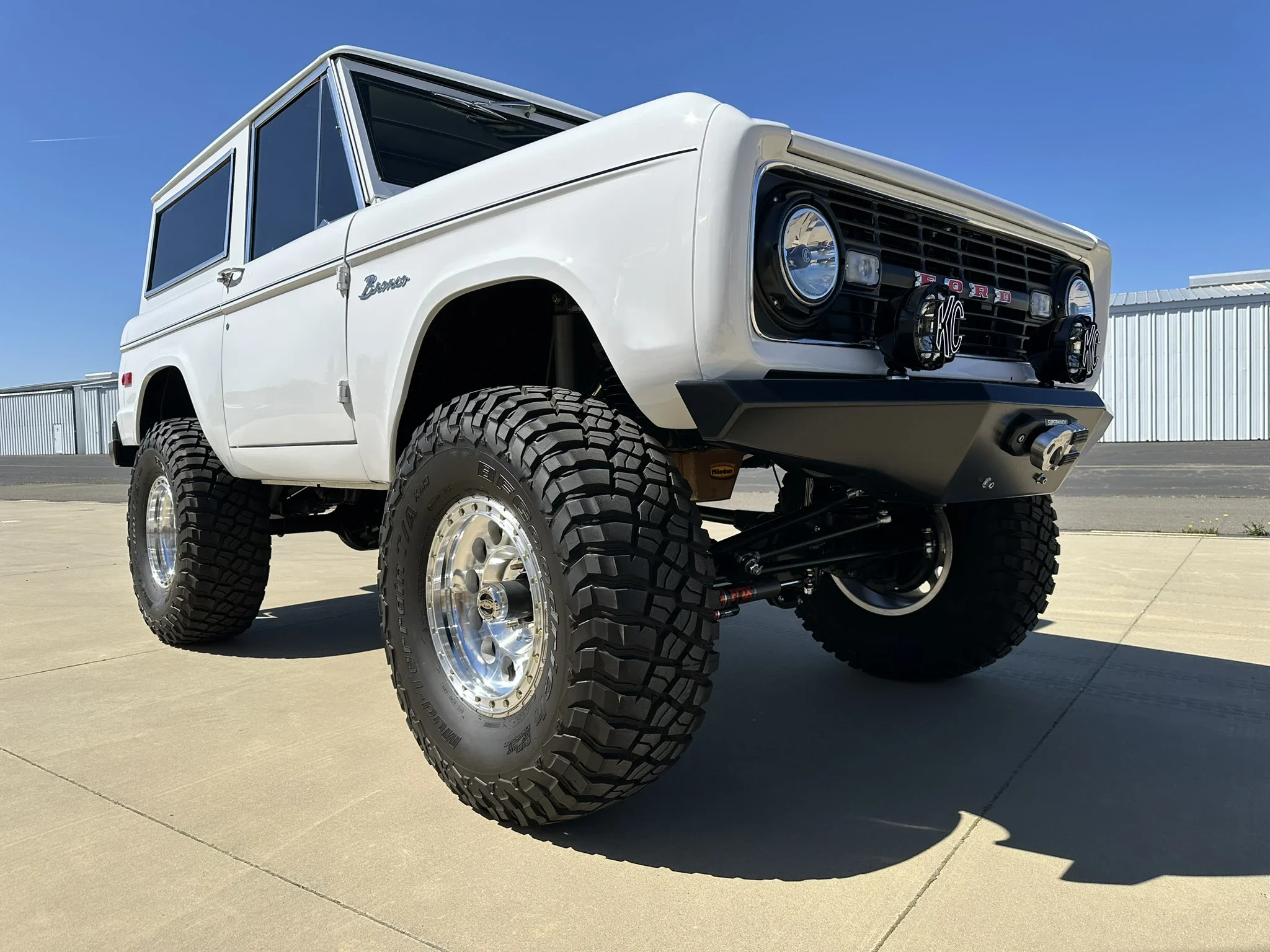 Ford-Bronco-2-door-1971-White-Charcoal-45