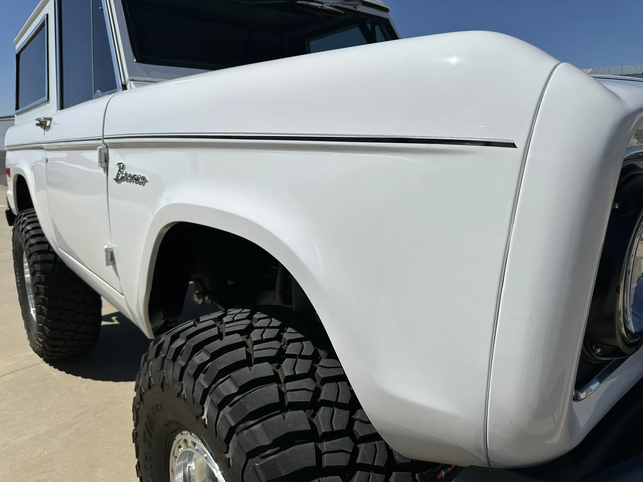 Ford-Bronco-2-door-1971-White-Charcoal-47
